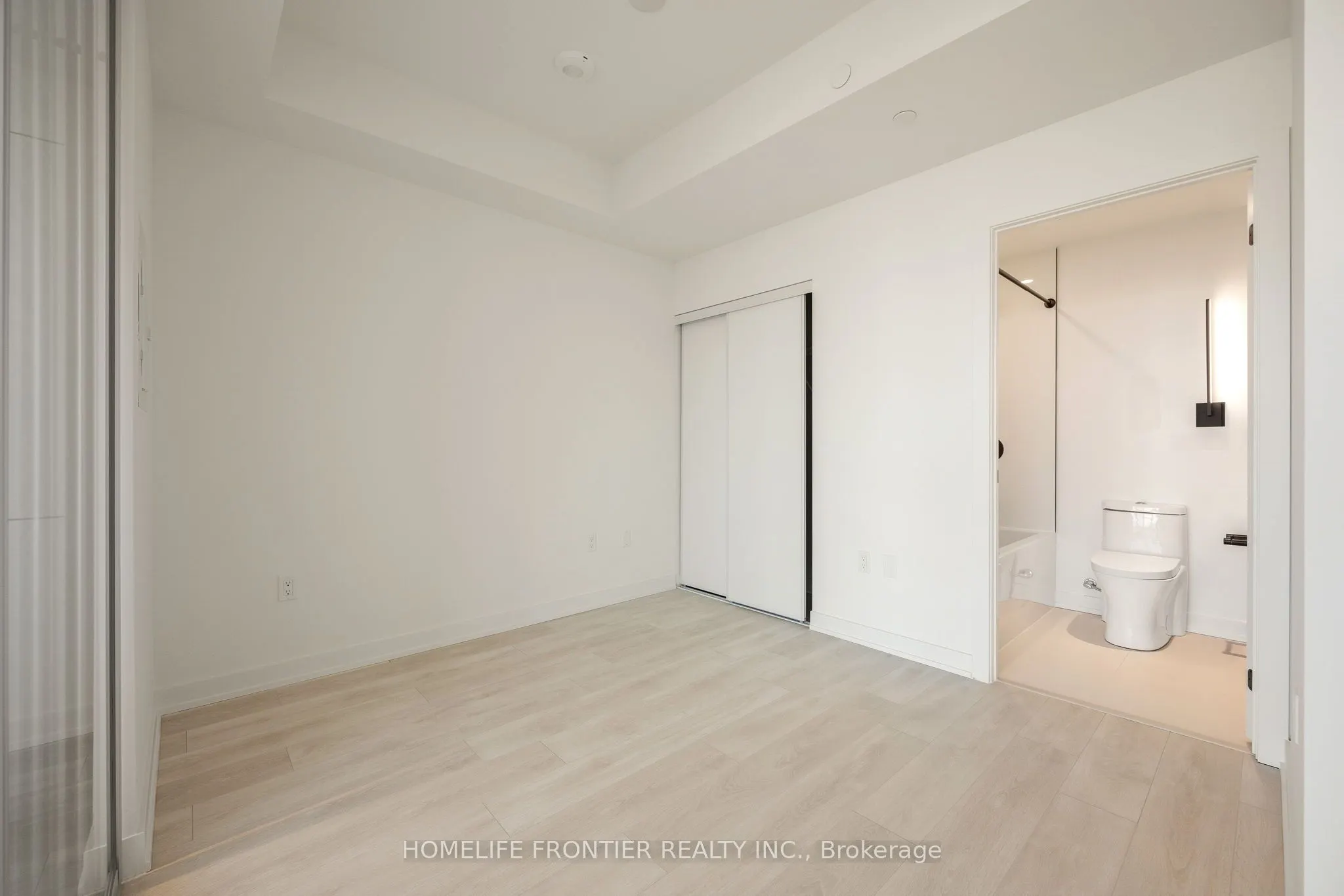 117 Broadway Avenue N, #3211