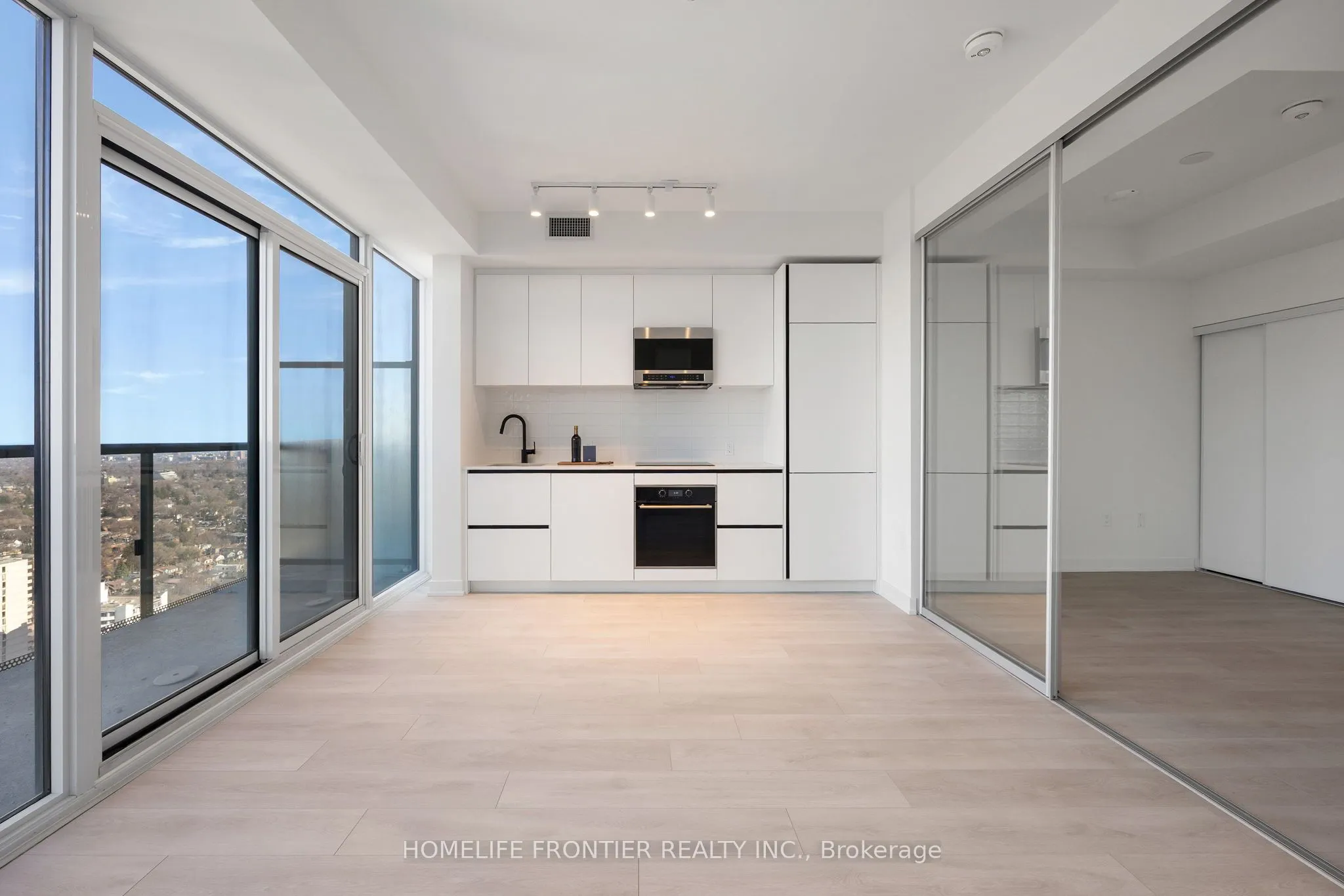 117 Broadway Avenue N, #3211