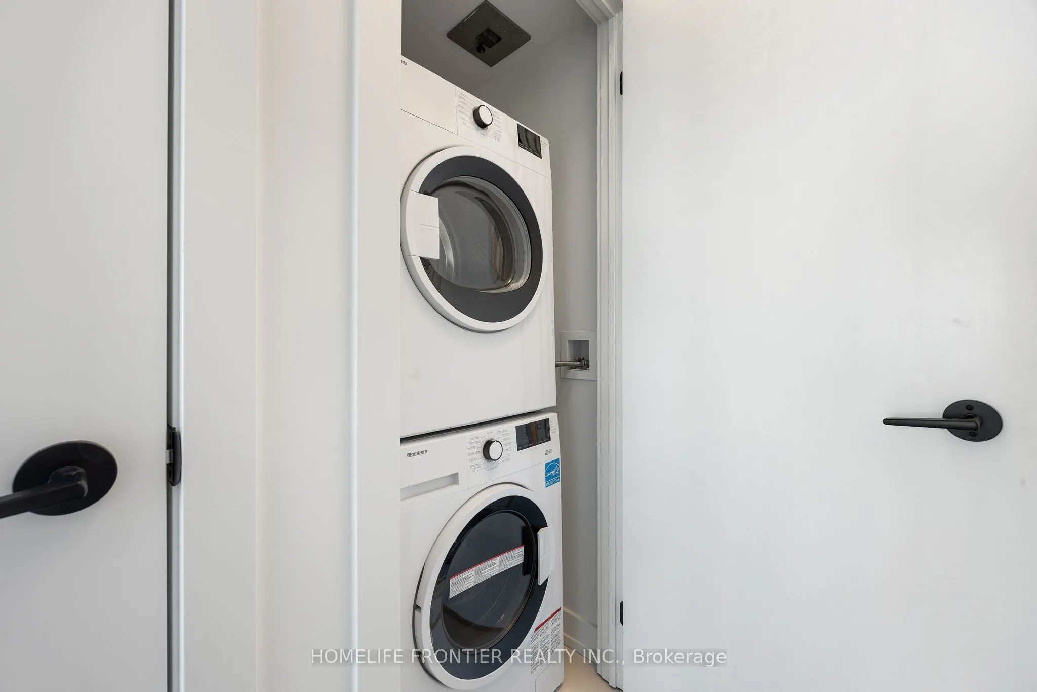 117 Broadway Avenue N, #3211