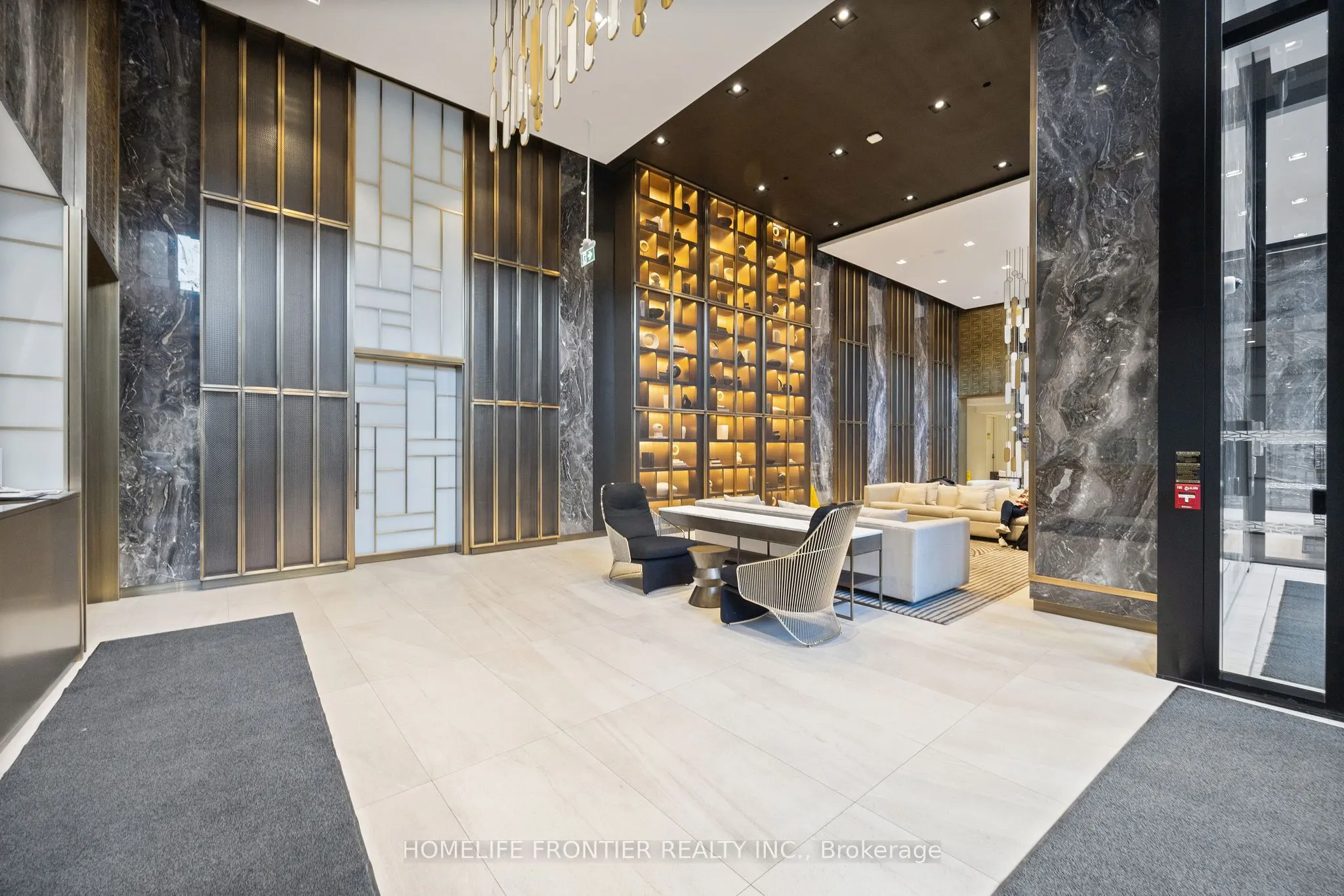 117 Broadway Avenue N, #3211