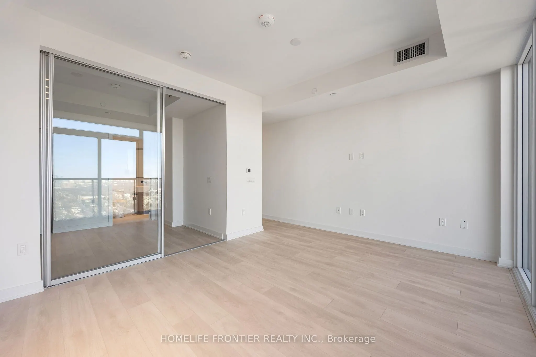 117 Broadway Avenue N, #3211