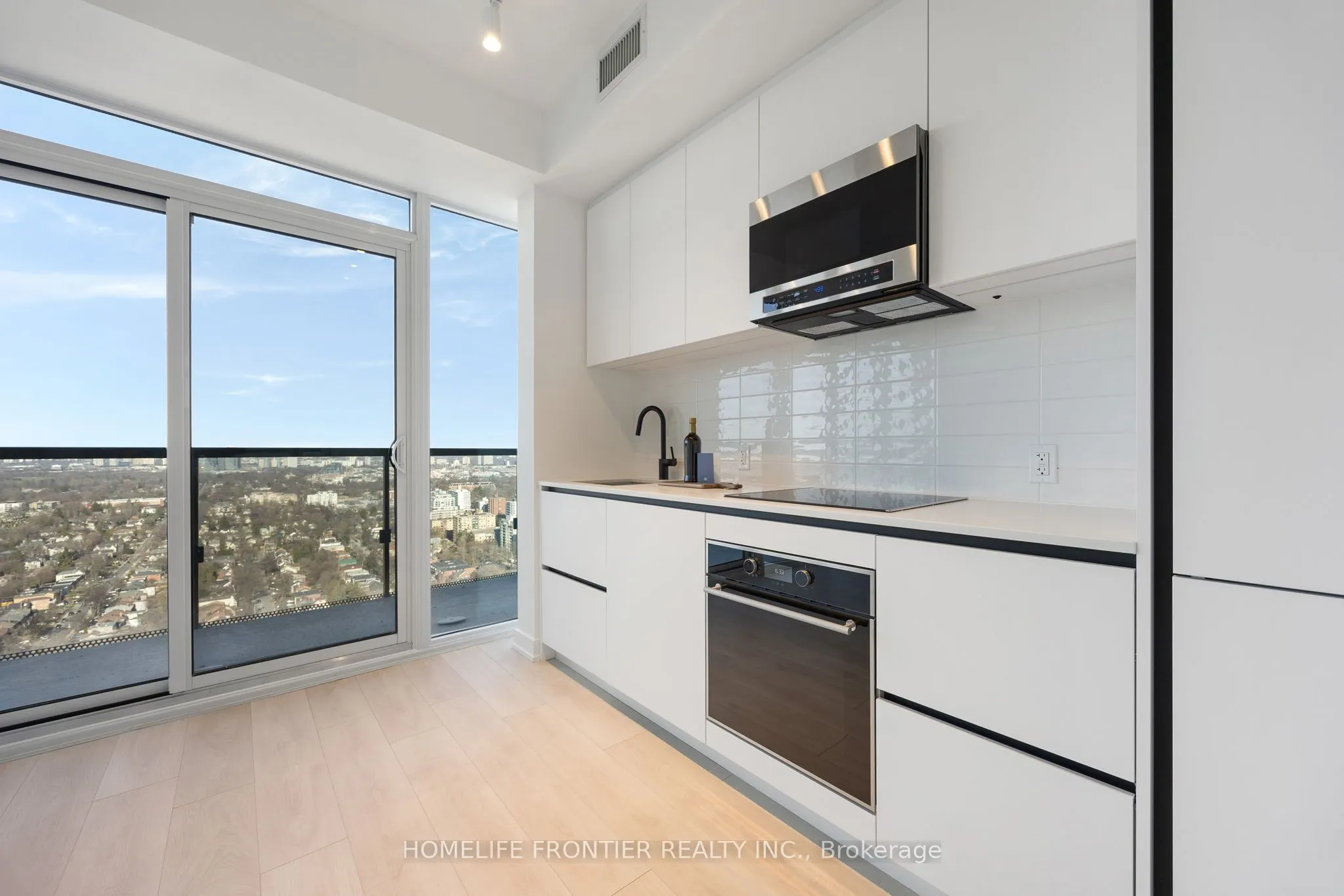 117 Broadway Avenue N, #3211