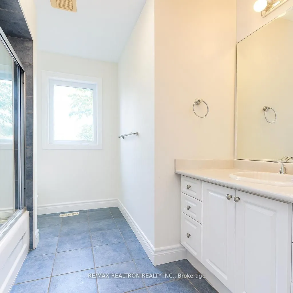 25 Model Avenue