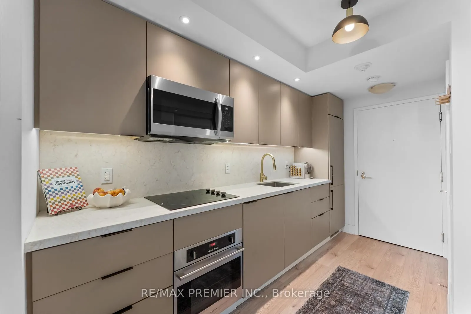 5 Hanna Avenue, #301