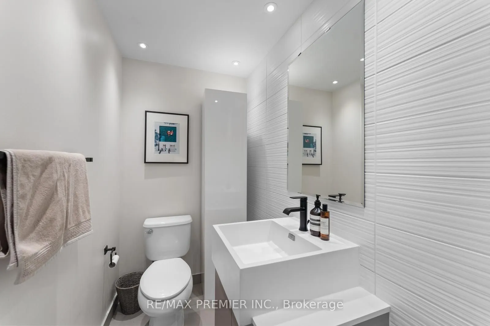 5 Hanna Avenue, #301