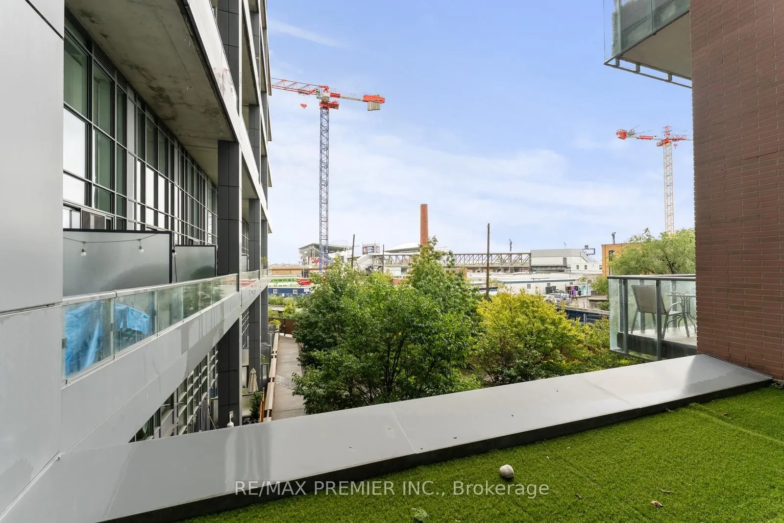 5 Hanna Avenue, #301