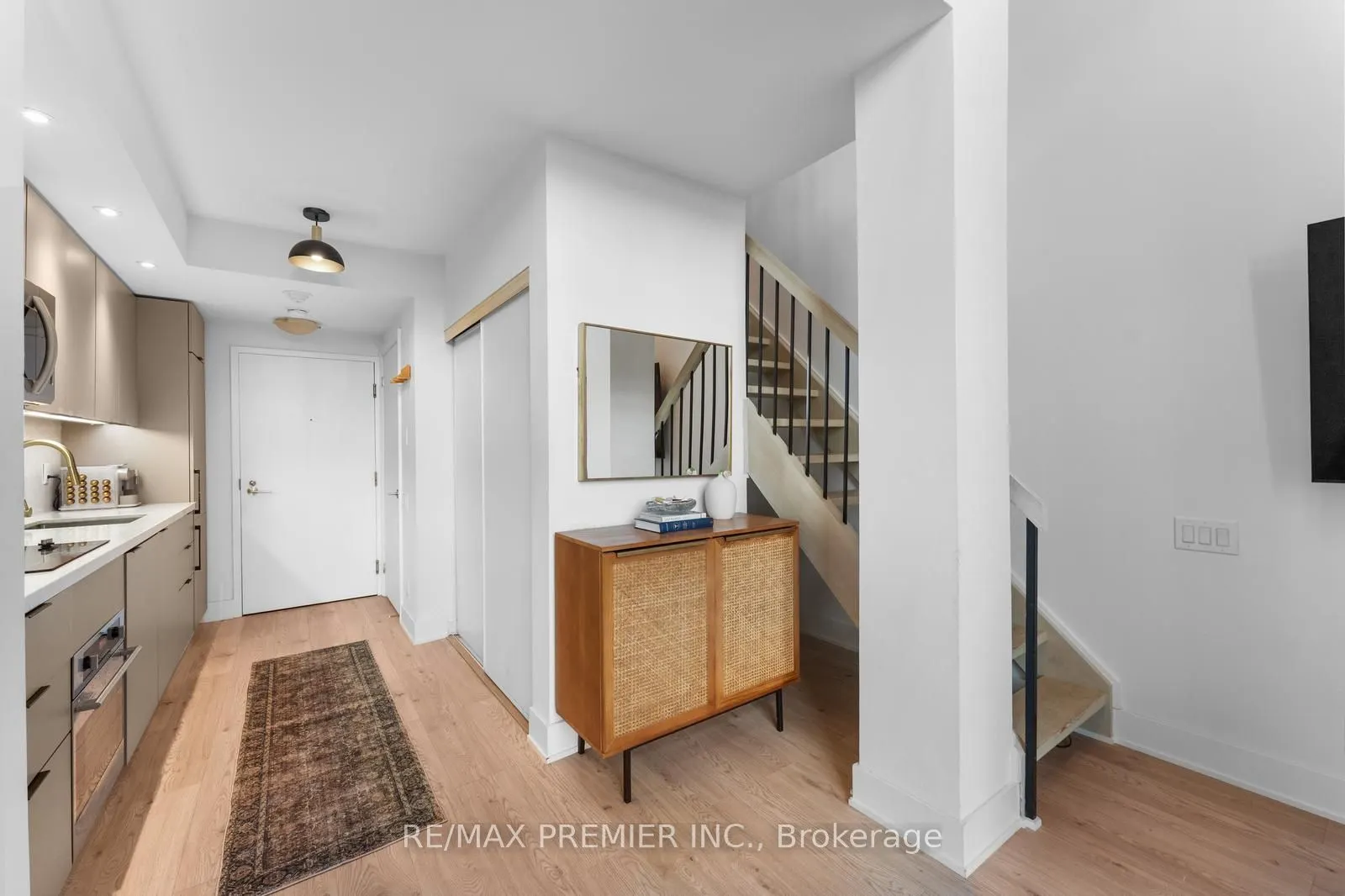 5 Hanna Avenue, #301
