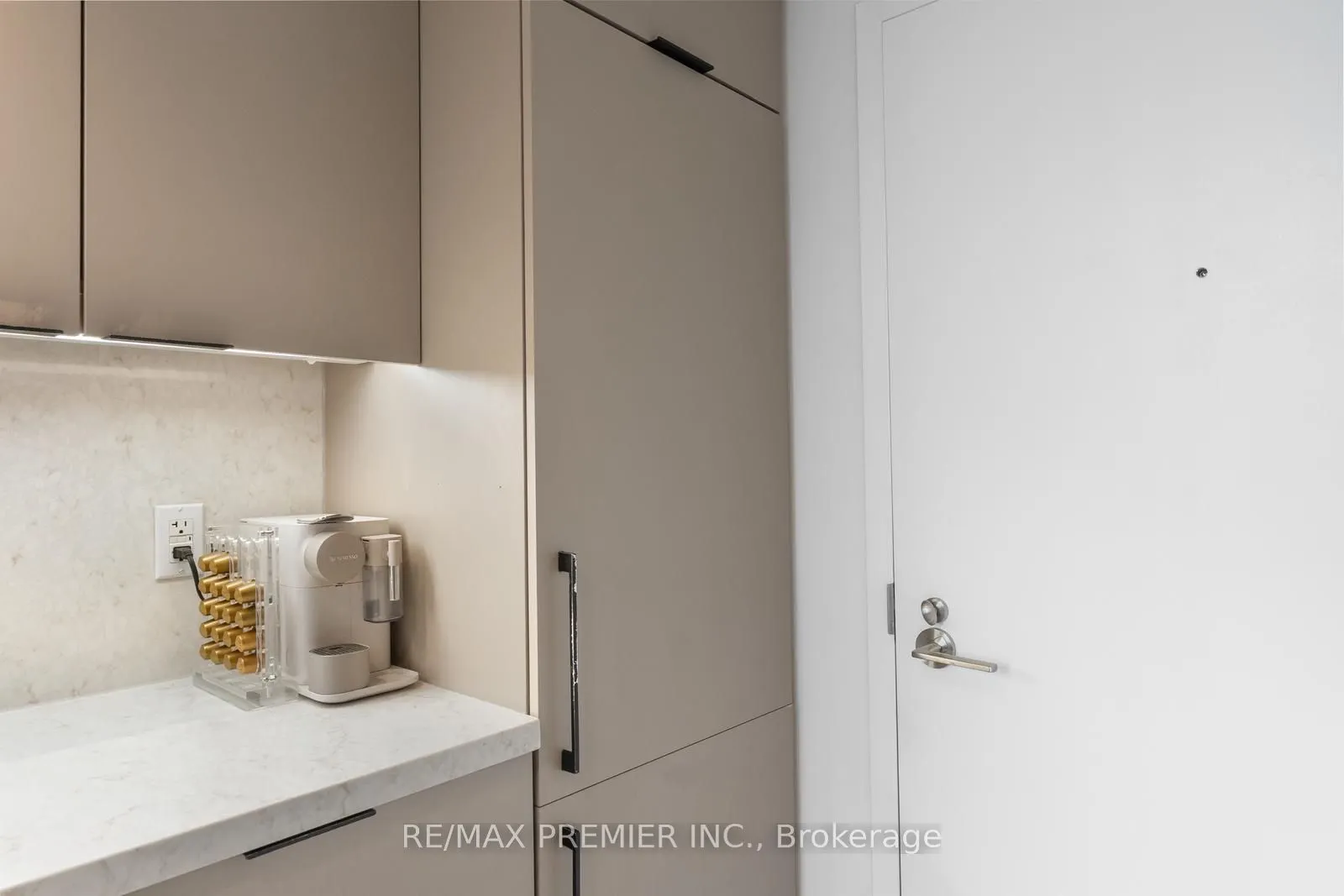 5 Hanna Avenue, #301