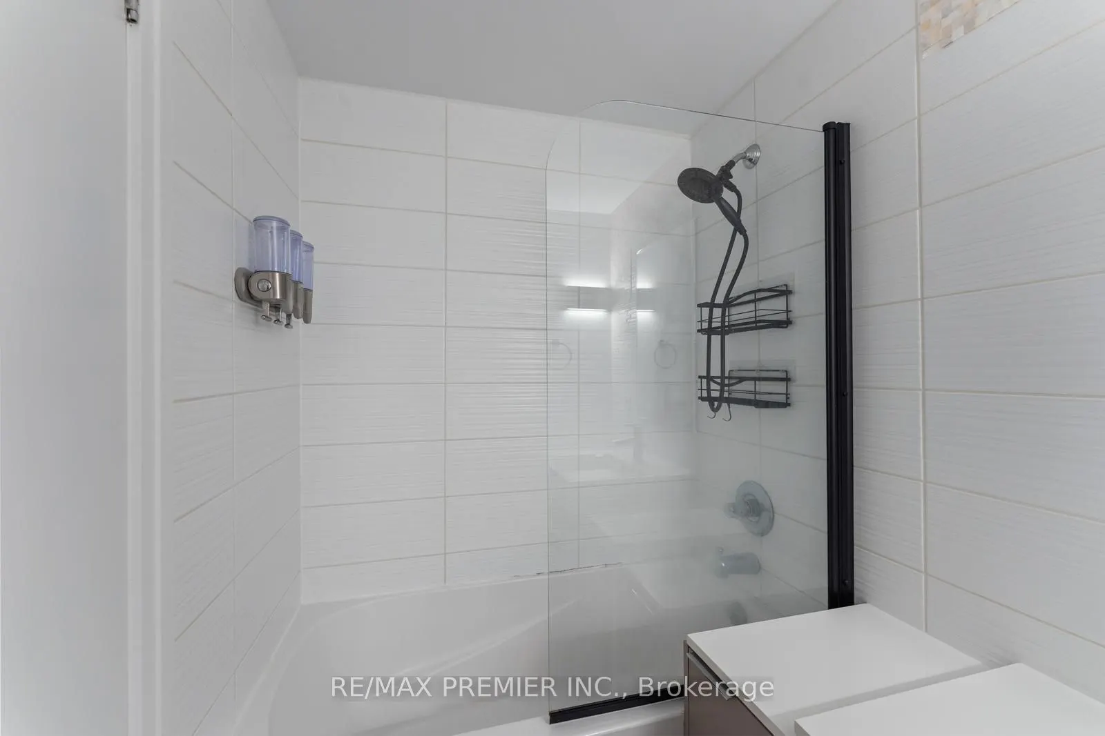 5 Hanna Avenue, #301