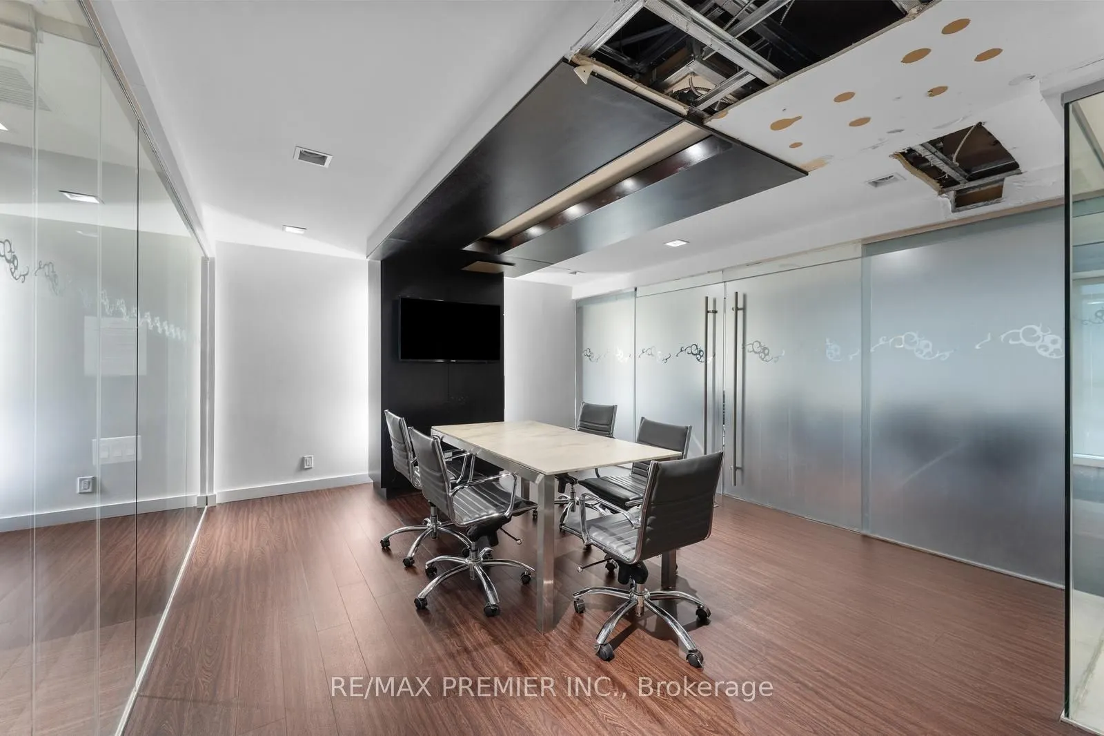5 Hanna Avenue, #301