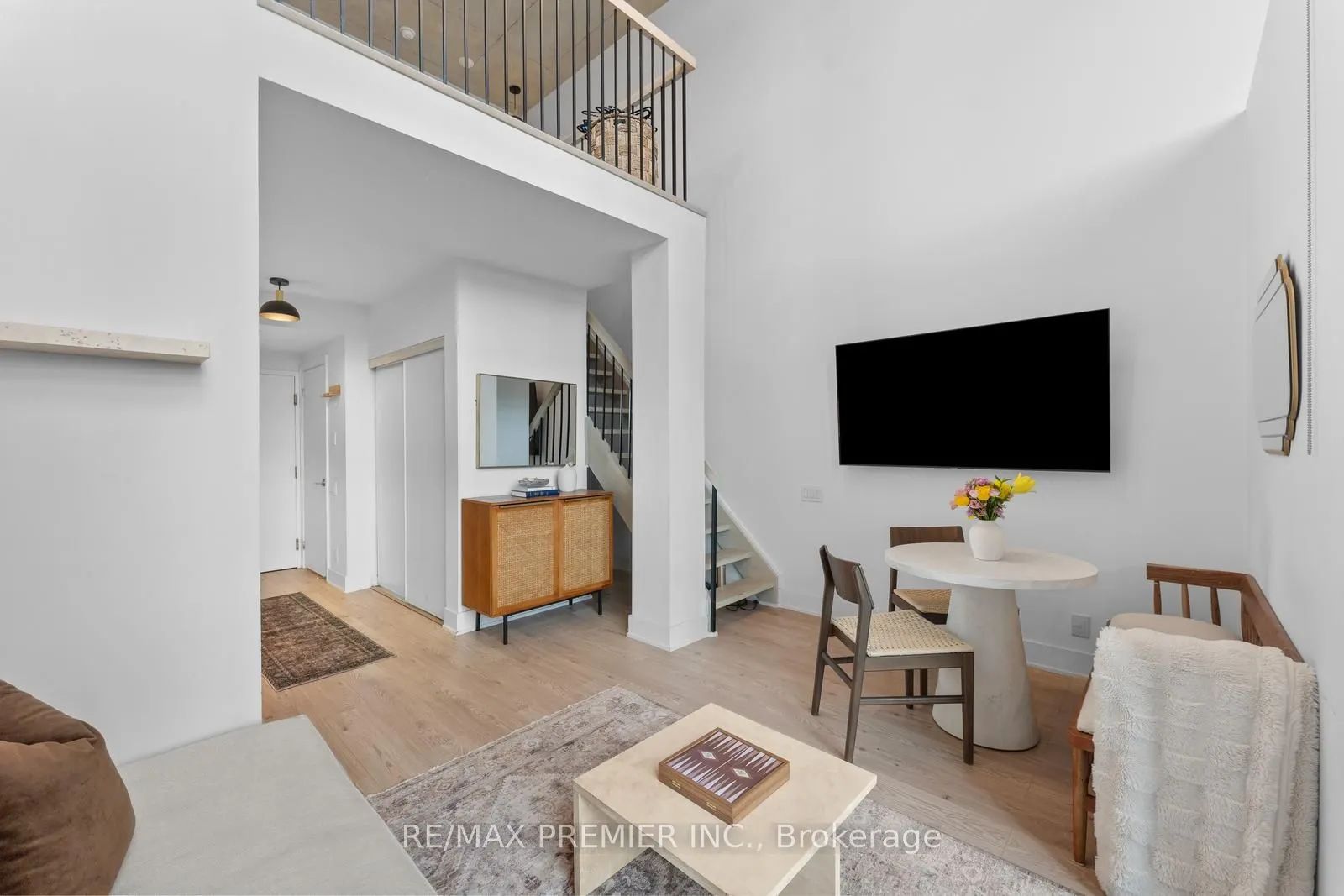 5 Hanna Avenue, #301