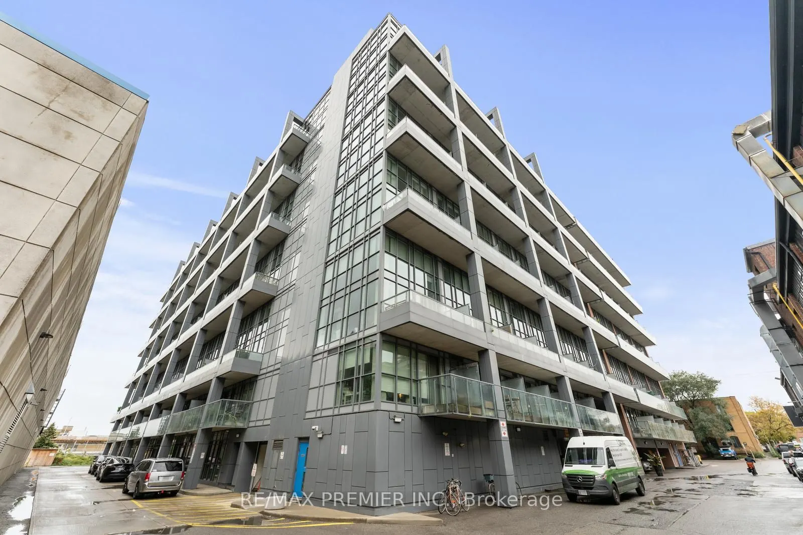 5 Hanna Avenue, #301