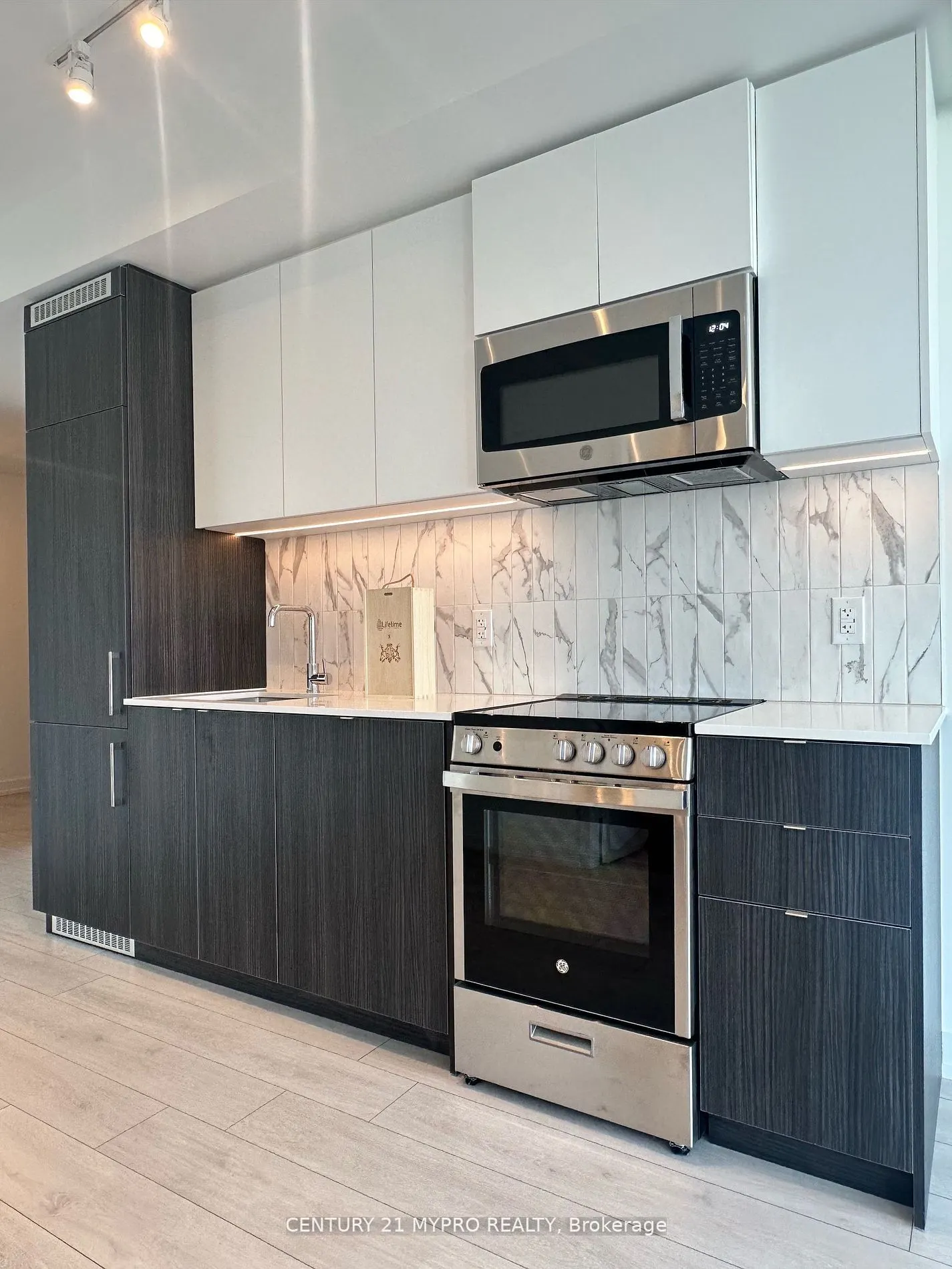 500 Dupont Street, #607