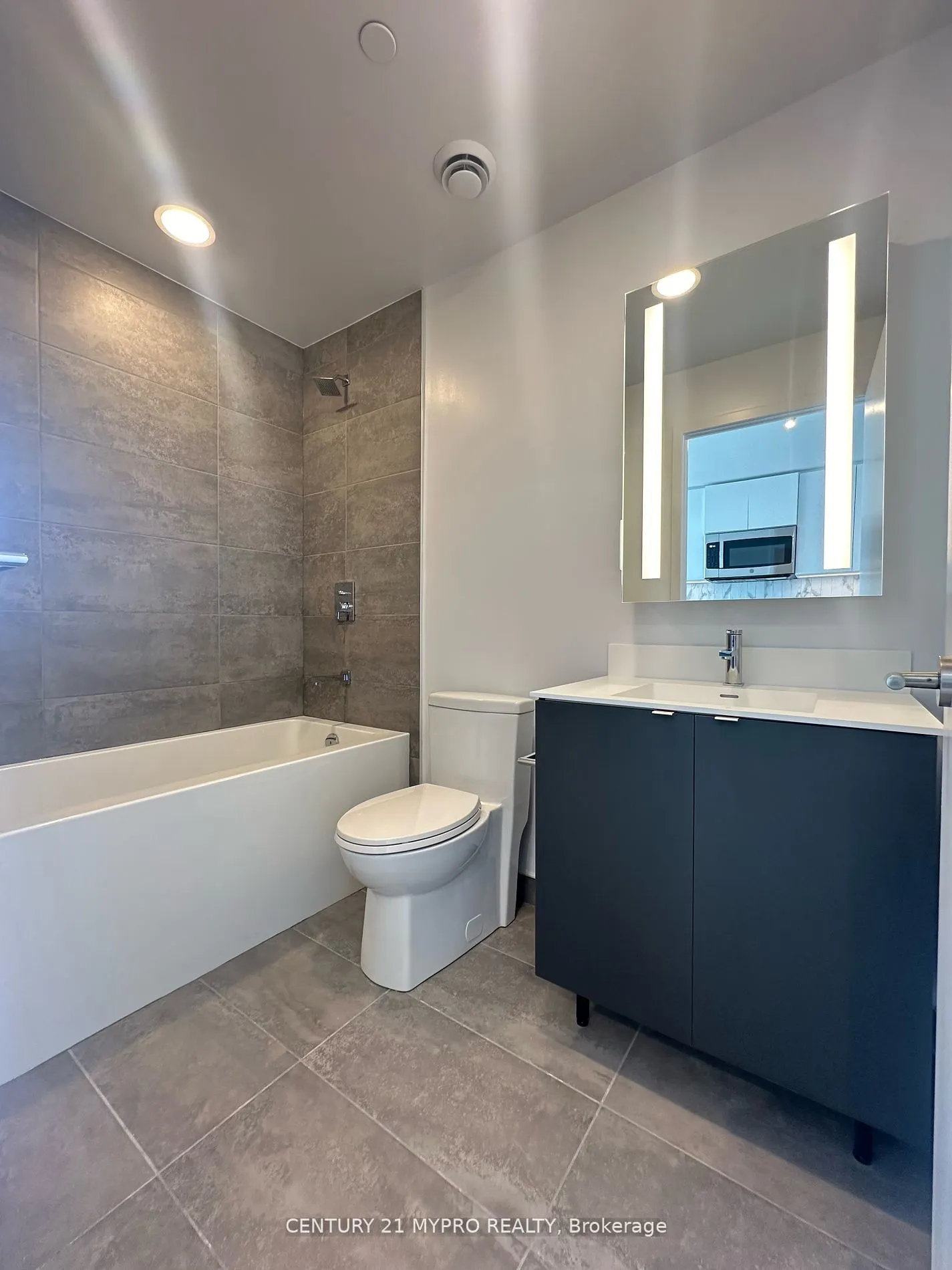 500 Dupont Street, #607