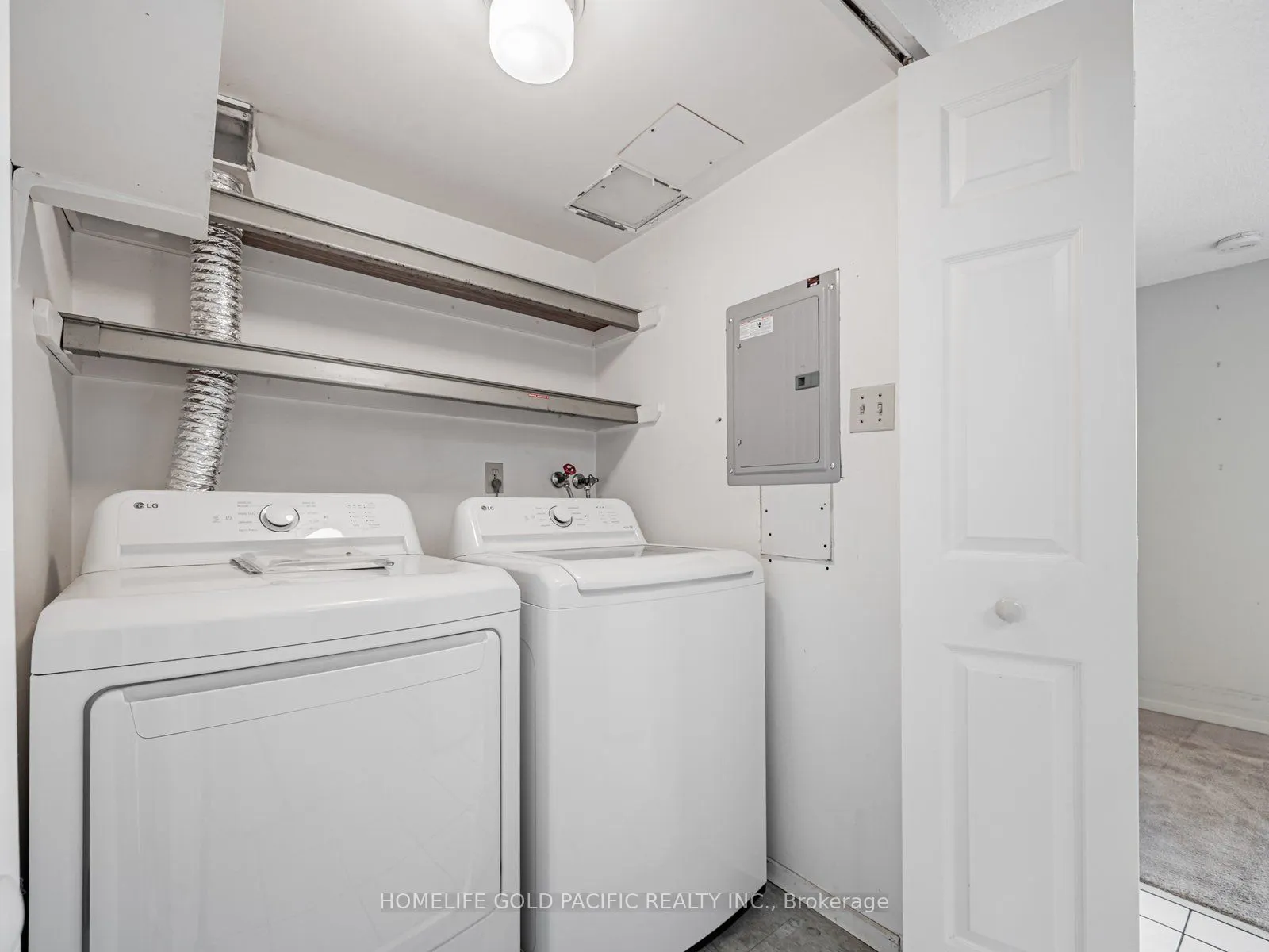 1555 Finch Avenue E, #907