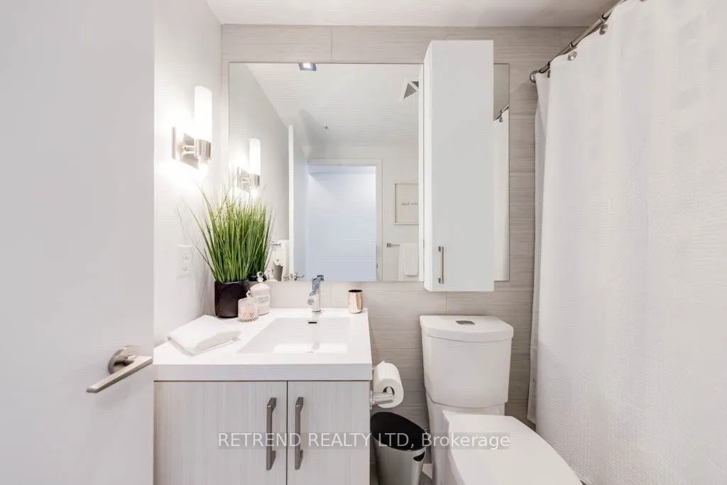 39 Sherbourne Street, #704