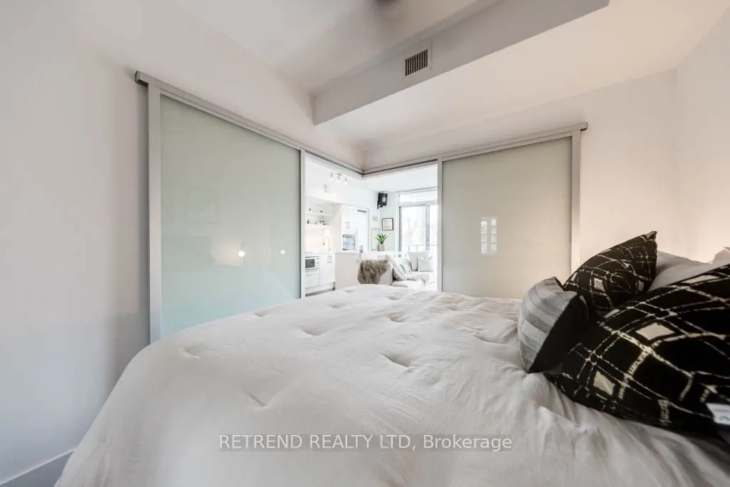 39 Sherbourne Street, #704