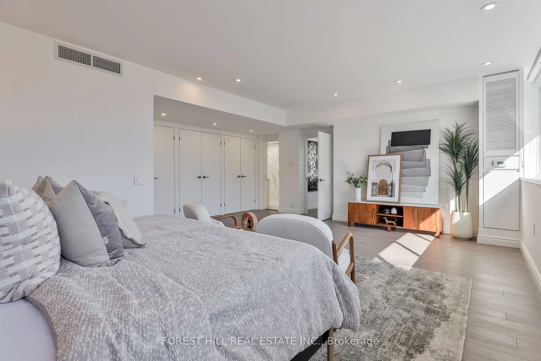 18A Hazelton Avenue, #603