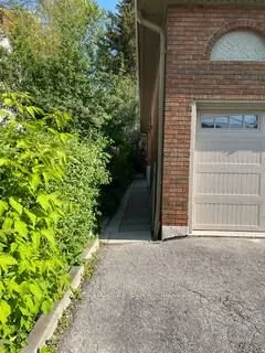 255 Finch Avenue E, #B1