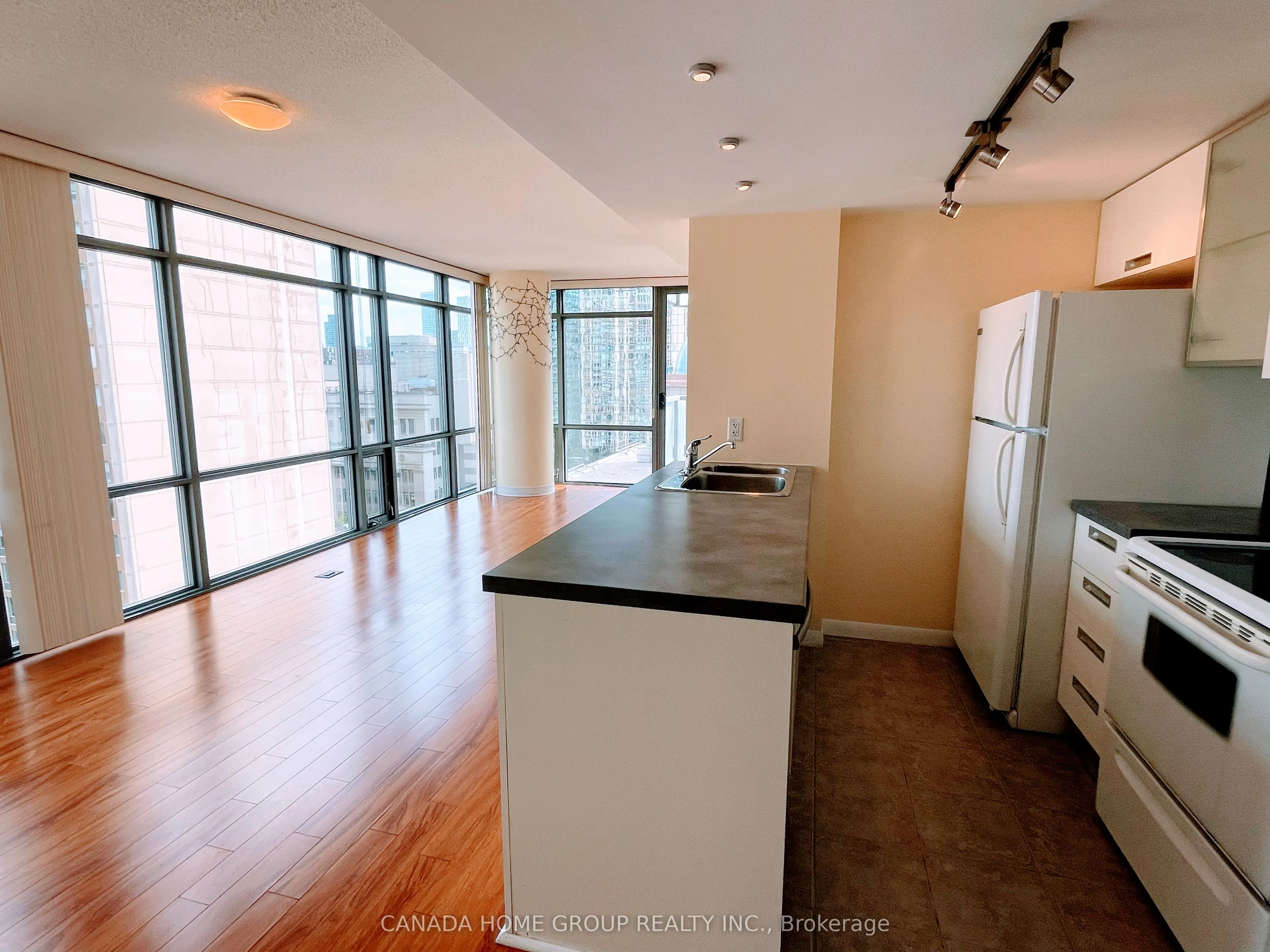 38 Grenville Street, #1507