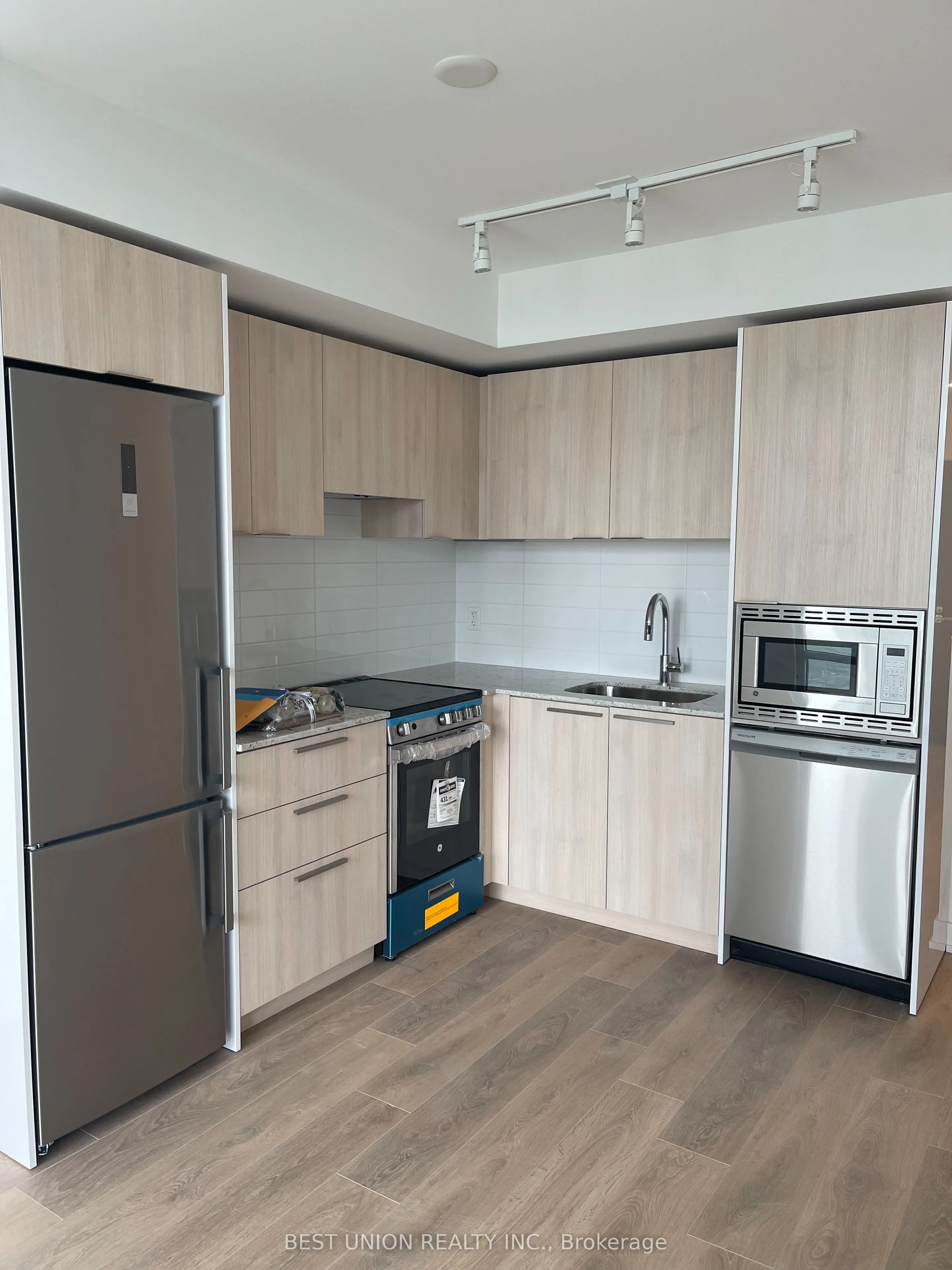 501 Yonge Street, #10