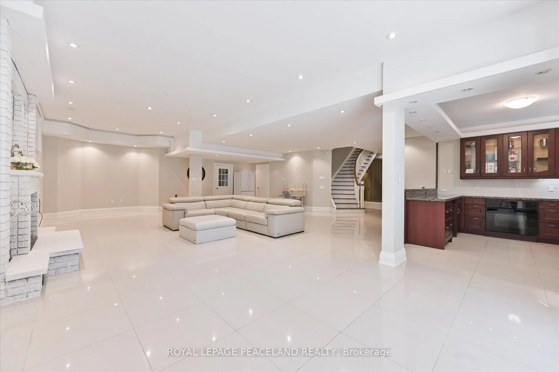 2 Flaremore Crescent