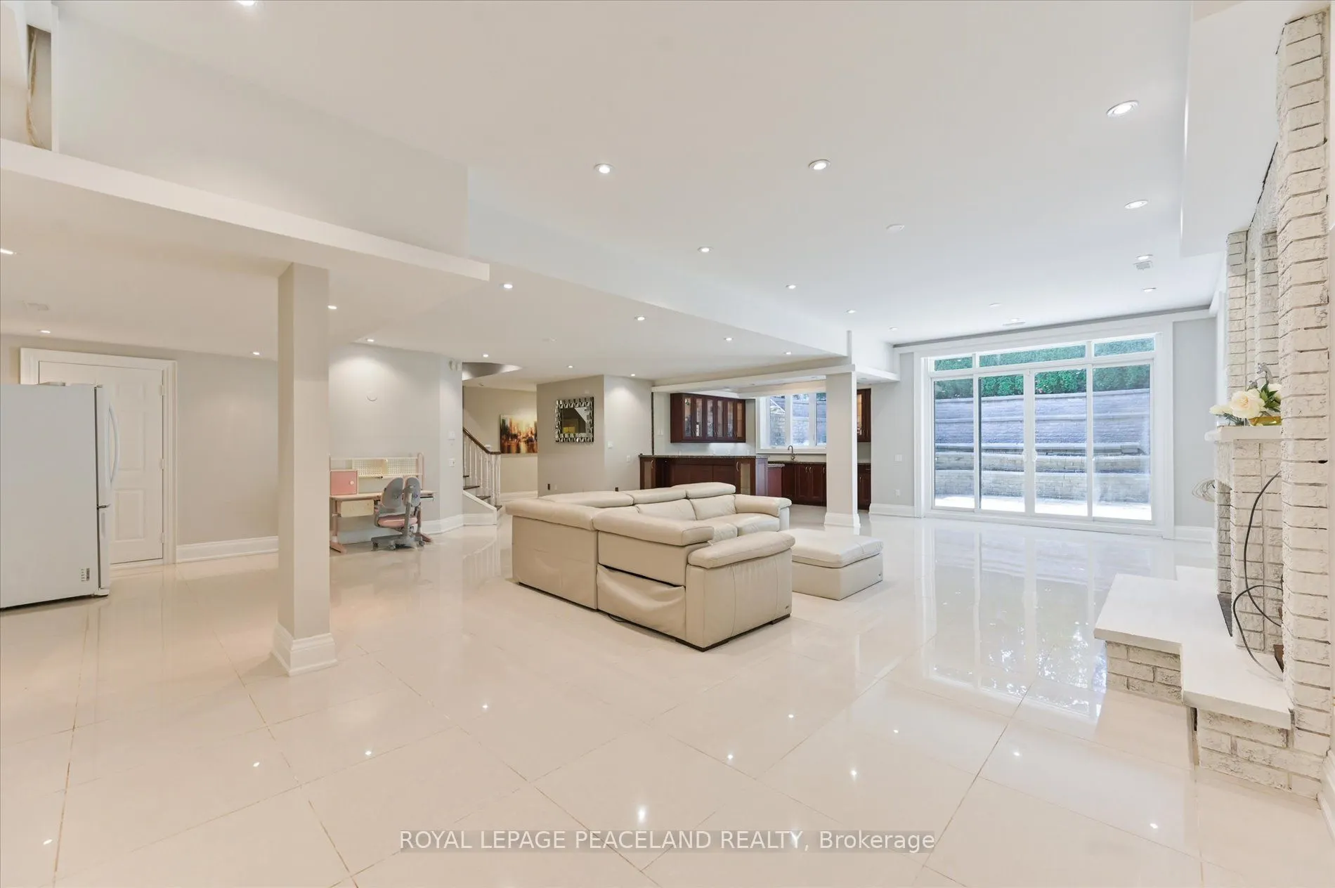 2 Flaremore Crescent