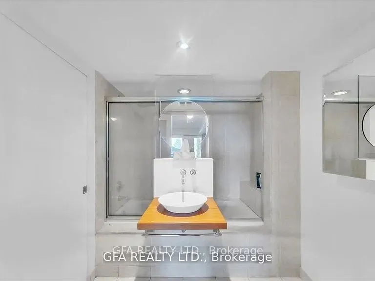 550 Queens Quay W, #318