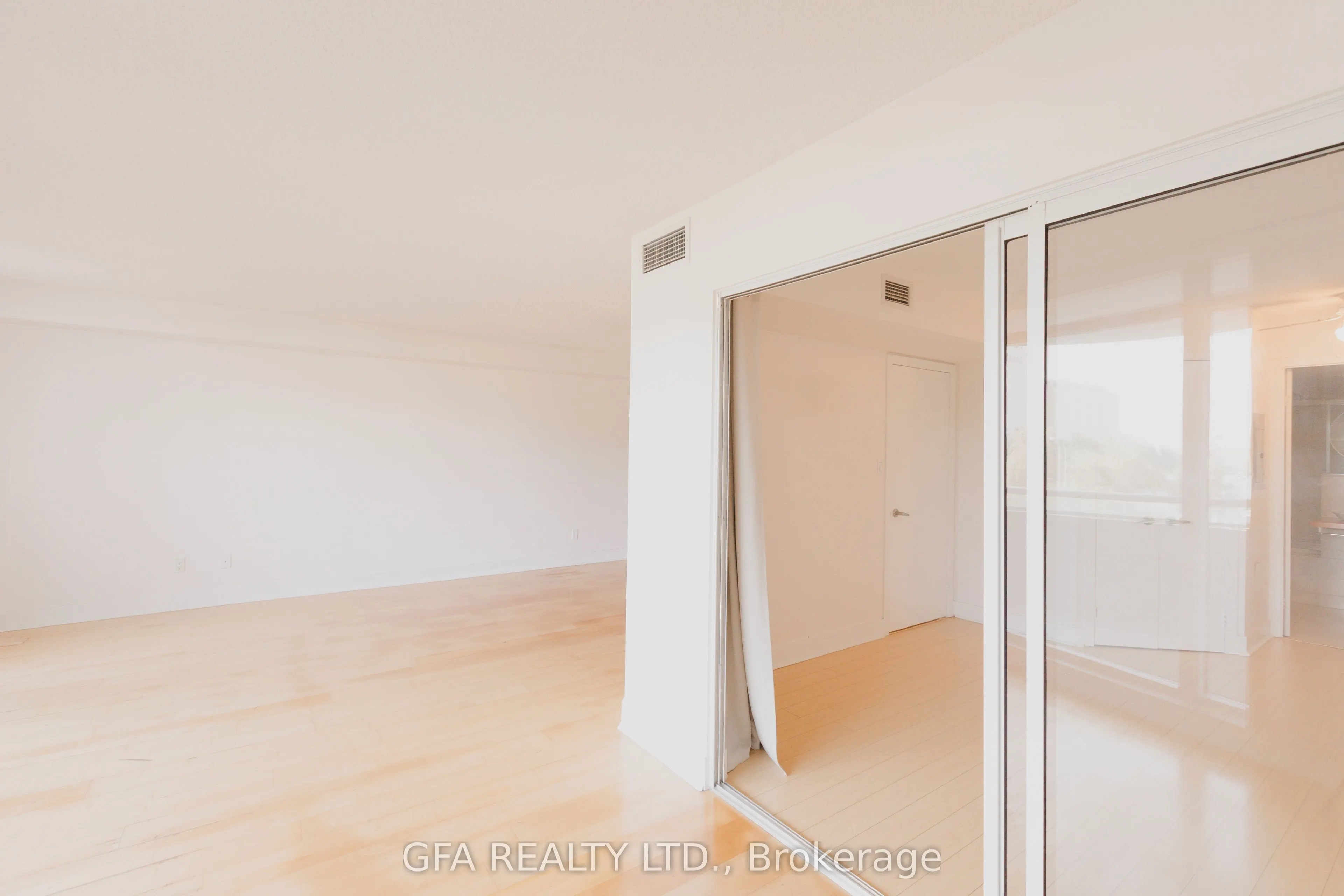 550 Queens Quay W, #318