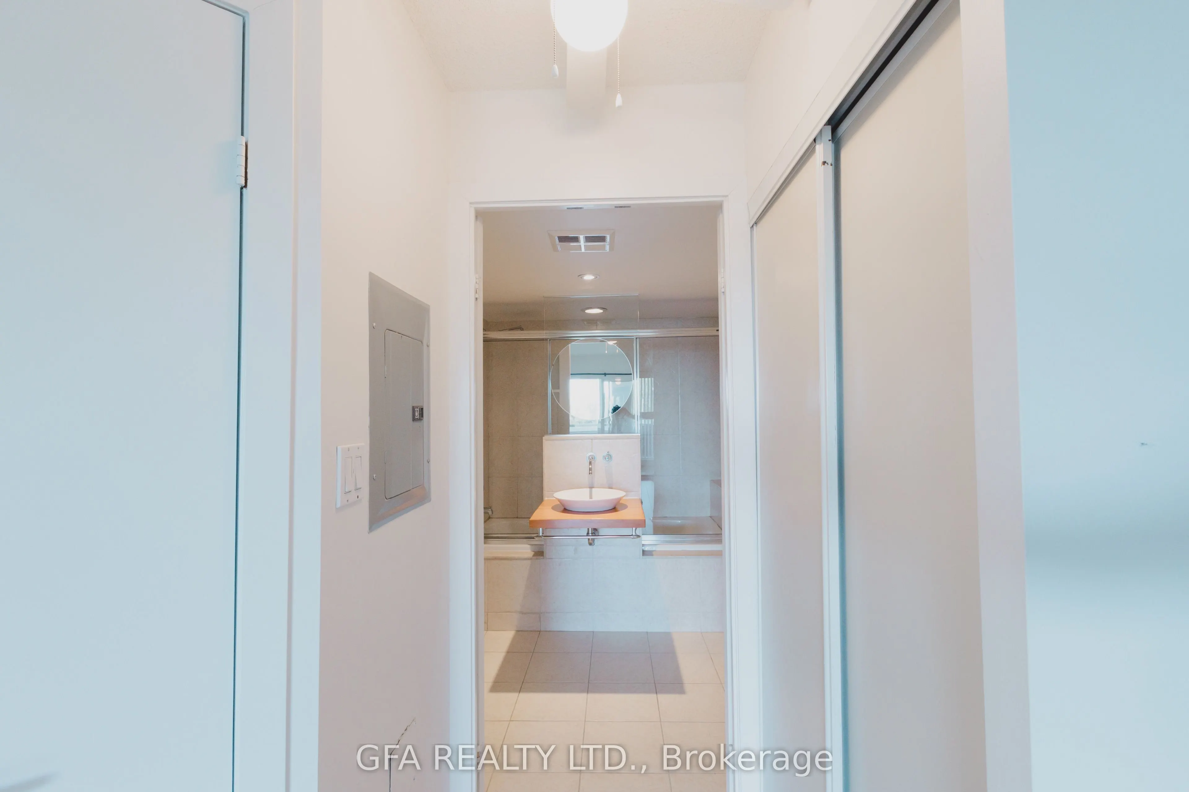 550 Queens Quay W, #318