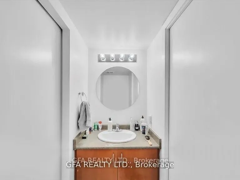 550 Queens Quay W, #318