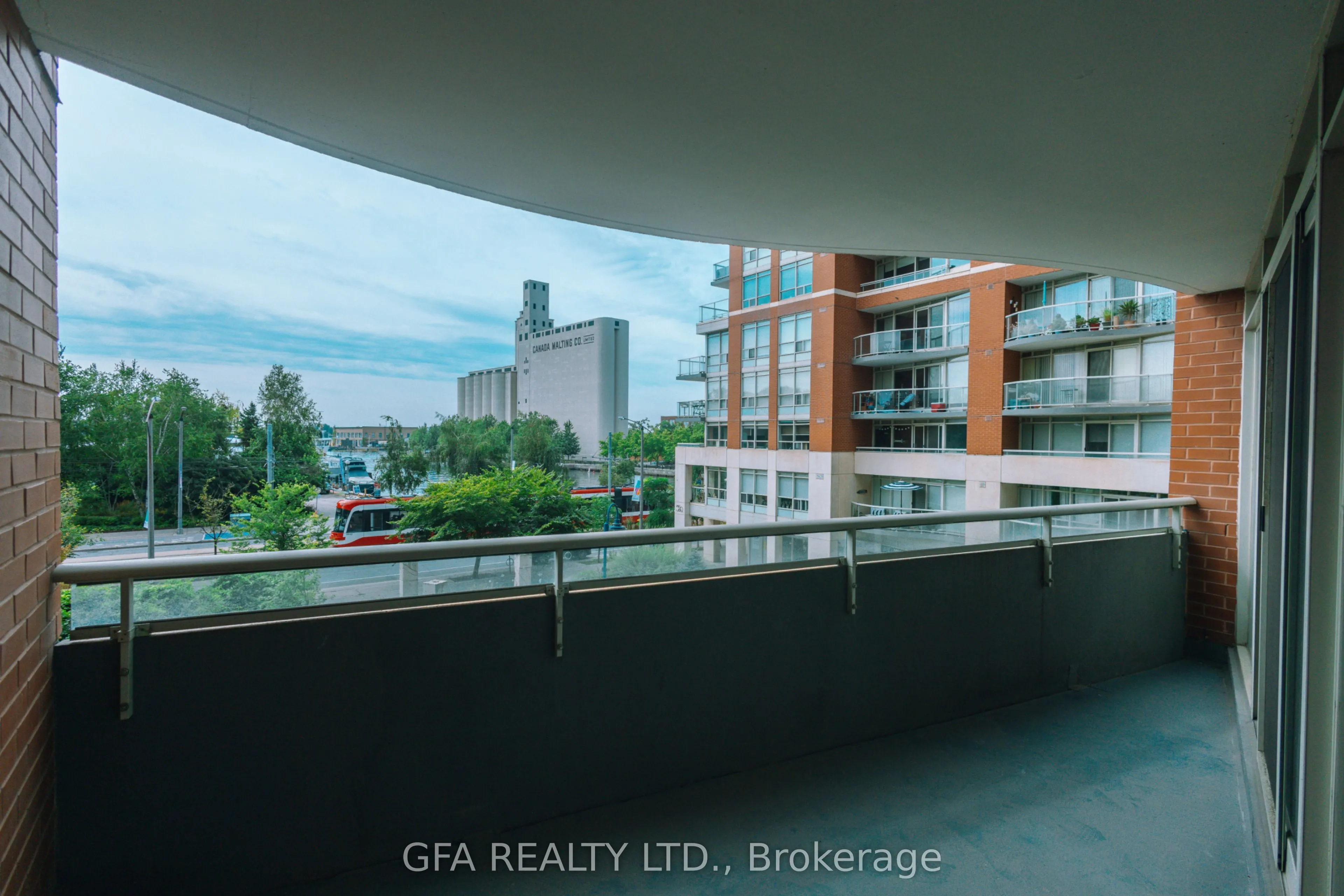 550 Queens Quay W, #318