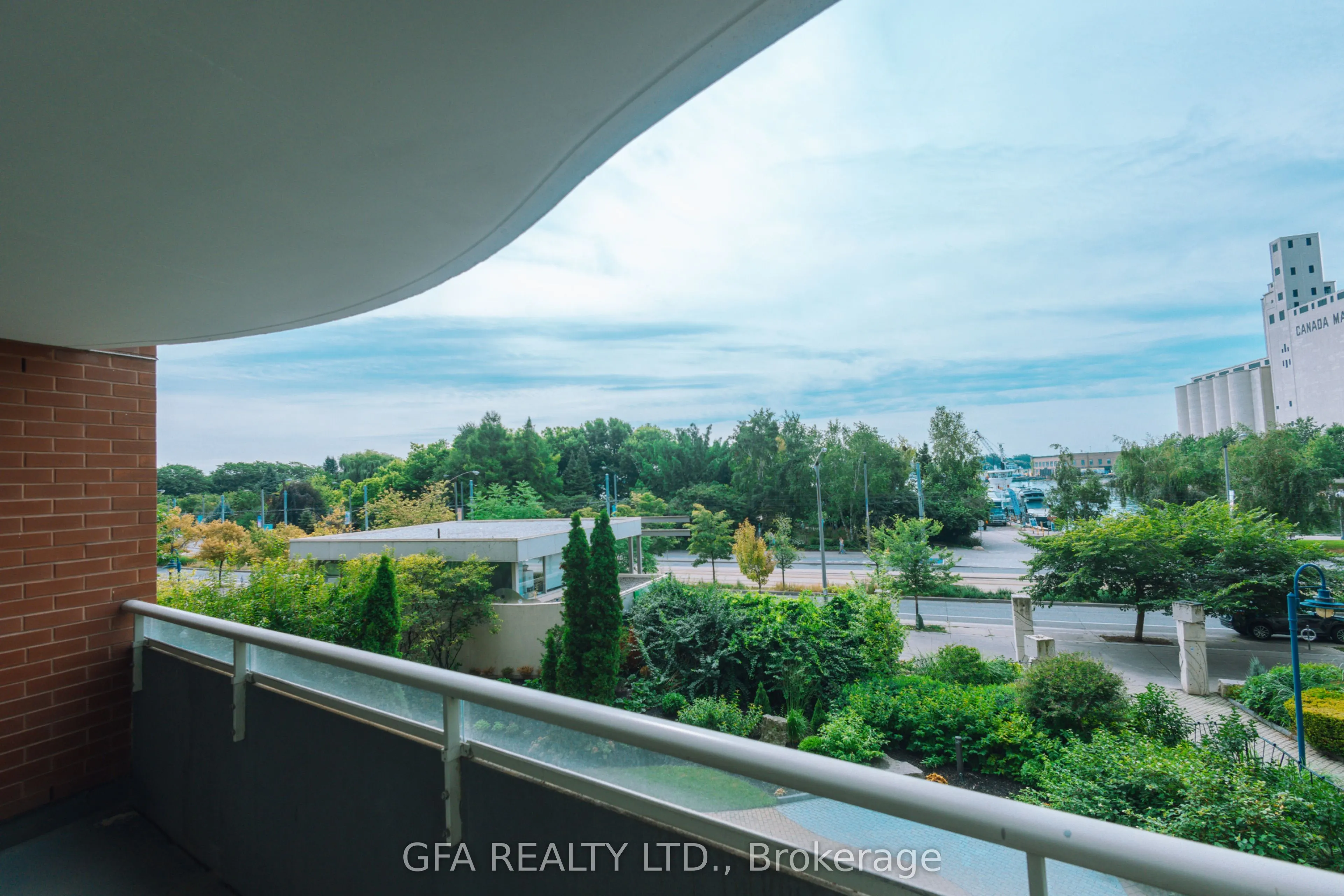 550 Queens Quay W, #318