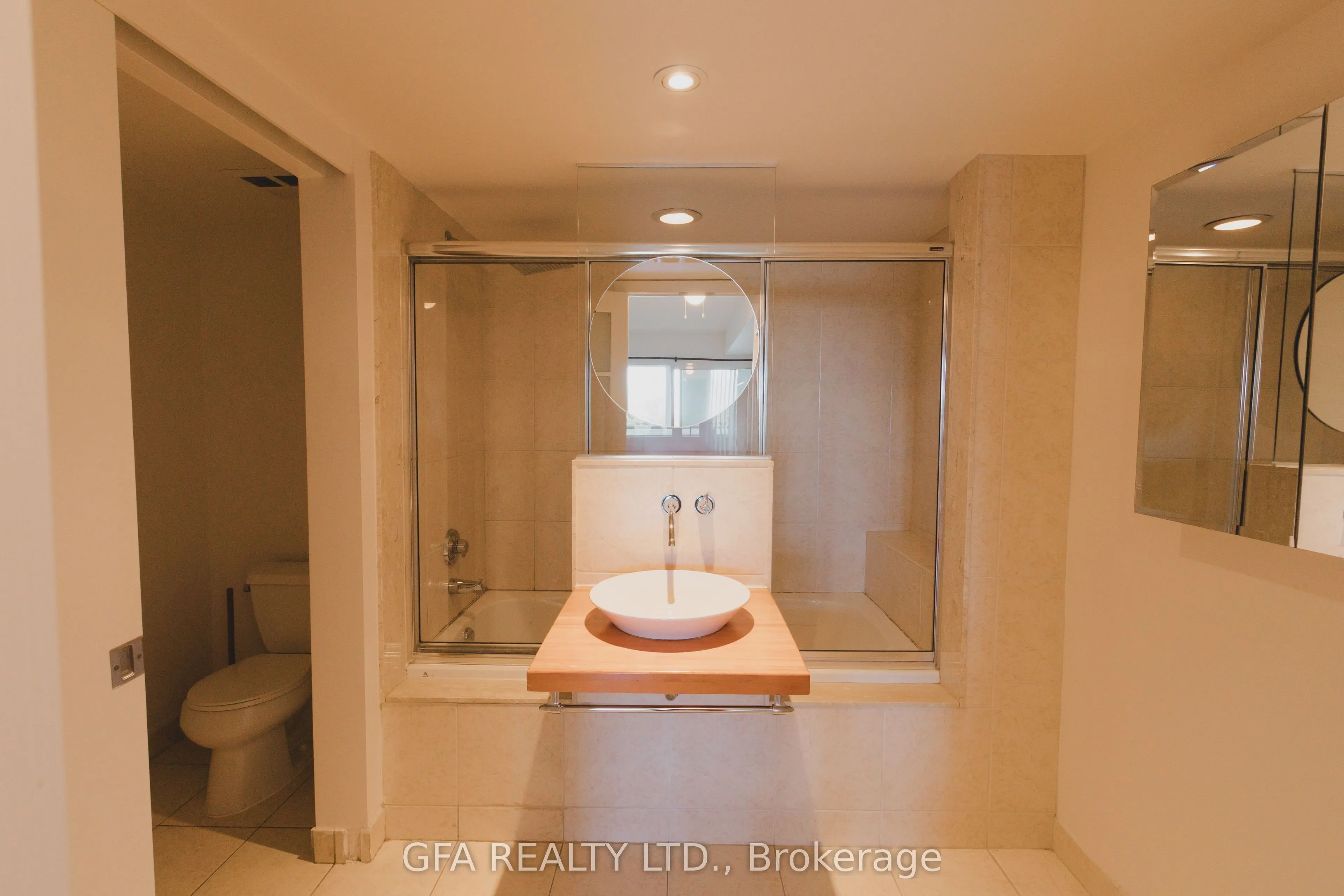 550 Queens Quay W, #318