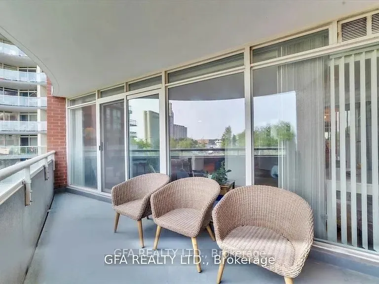 550 Queens Quay W, #318