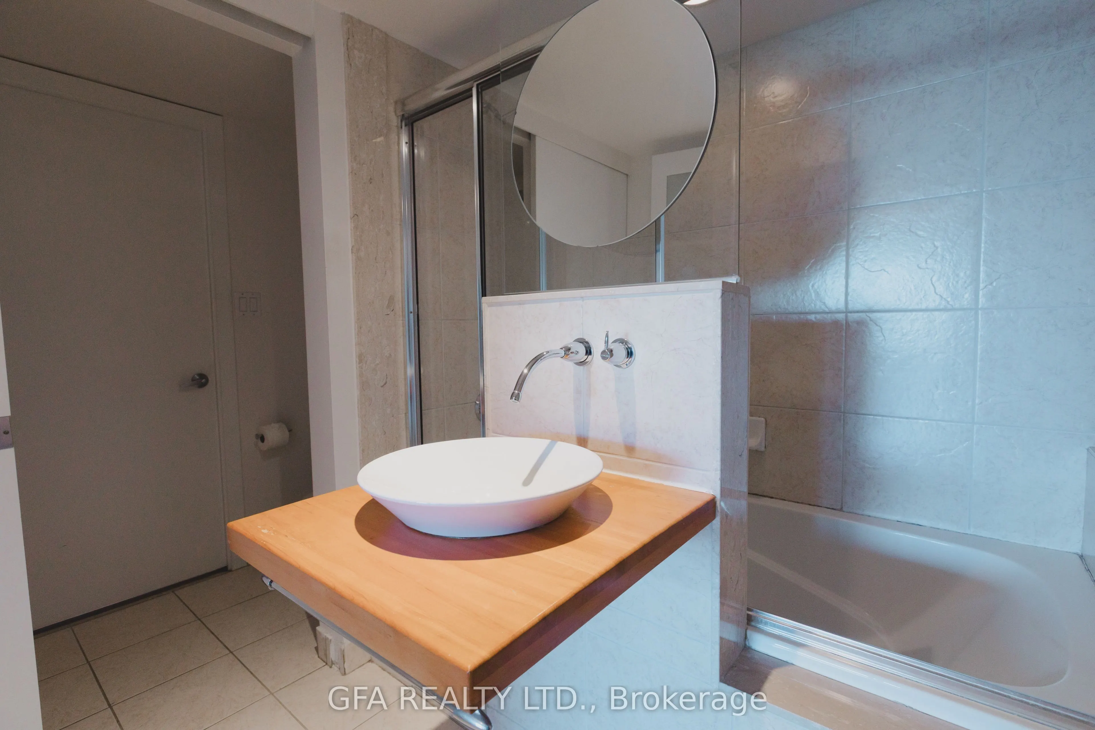 550 Queens Quay W, #318