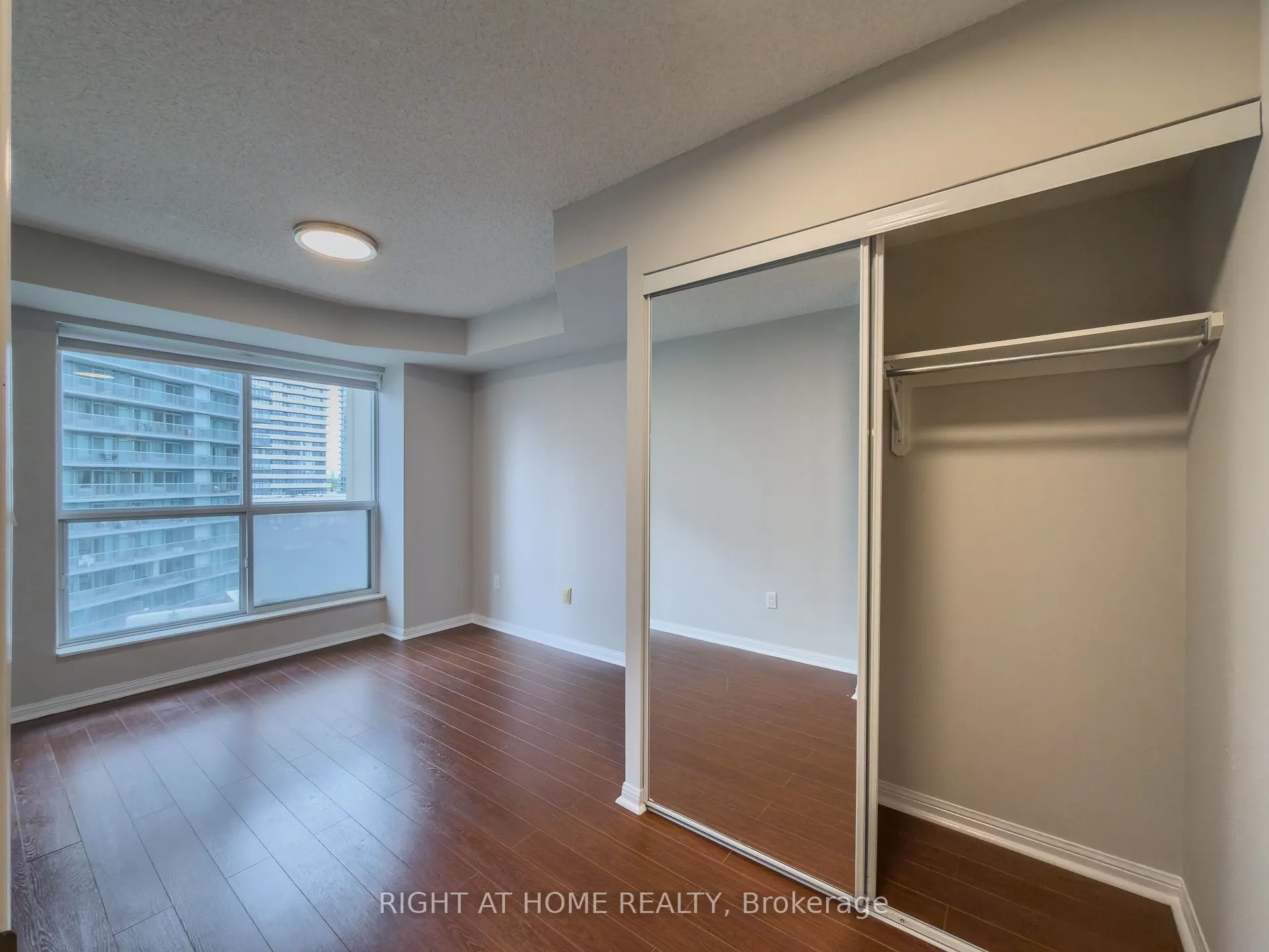 23 Lorraine Drive, #801
