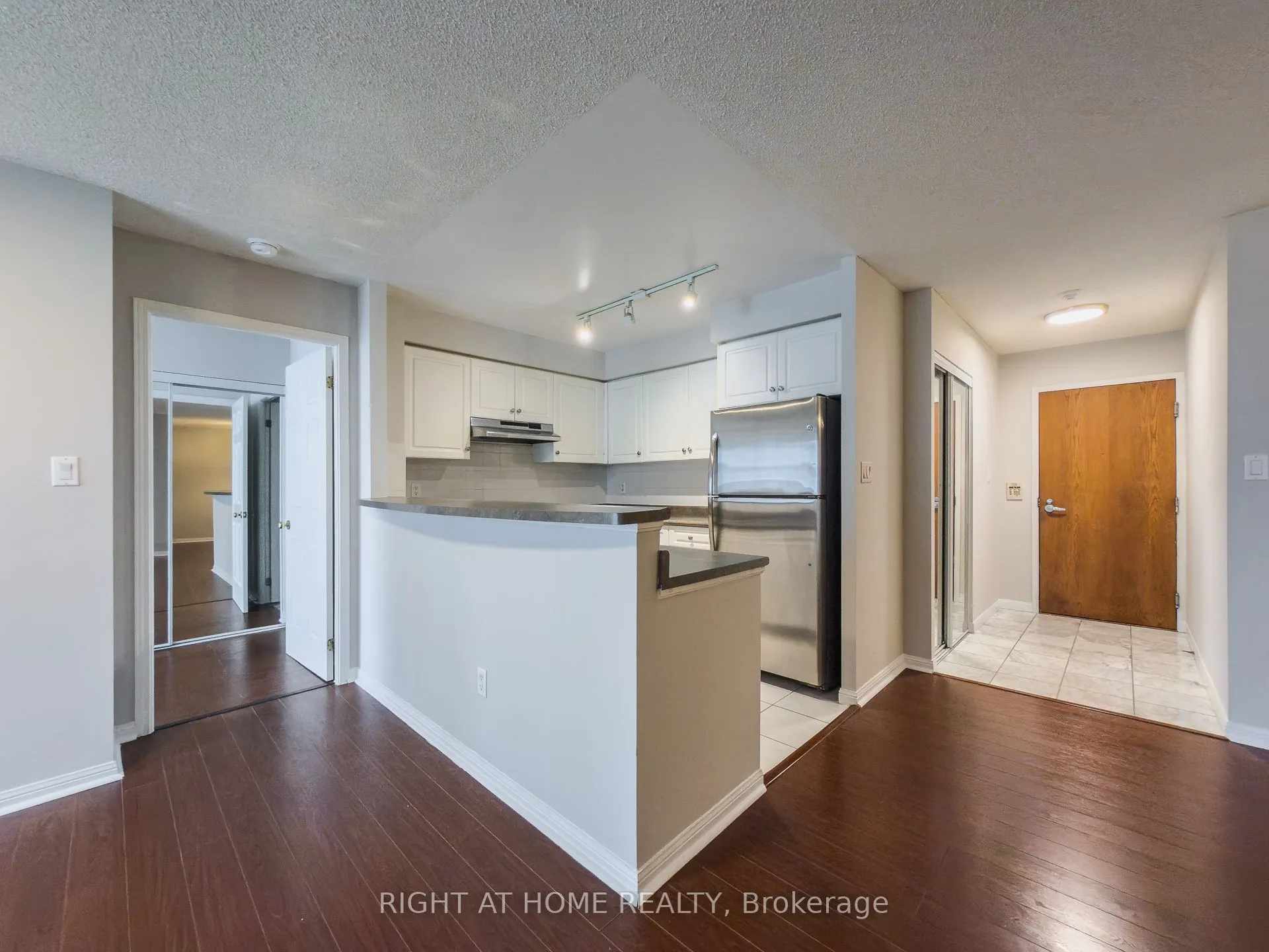 23 Lorraine Drive, #801