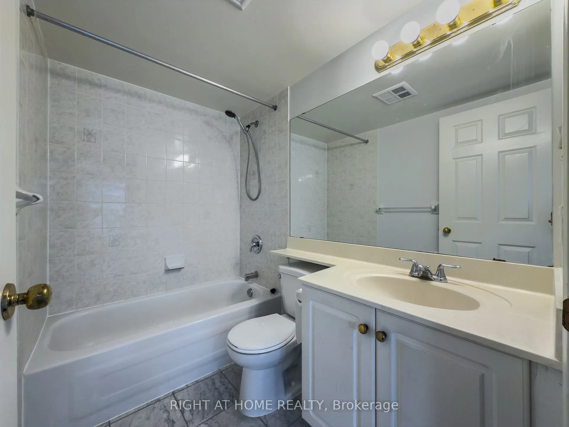 23 Lorraine Drive, #801