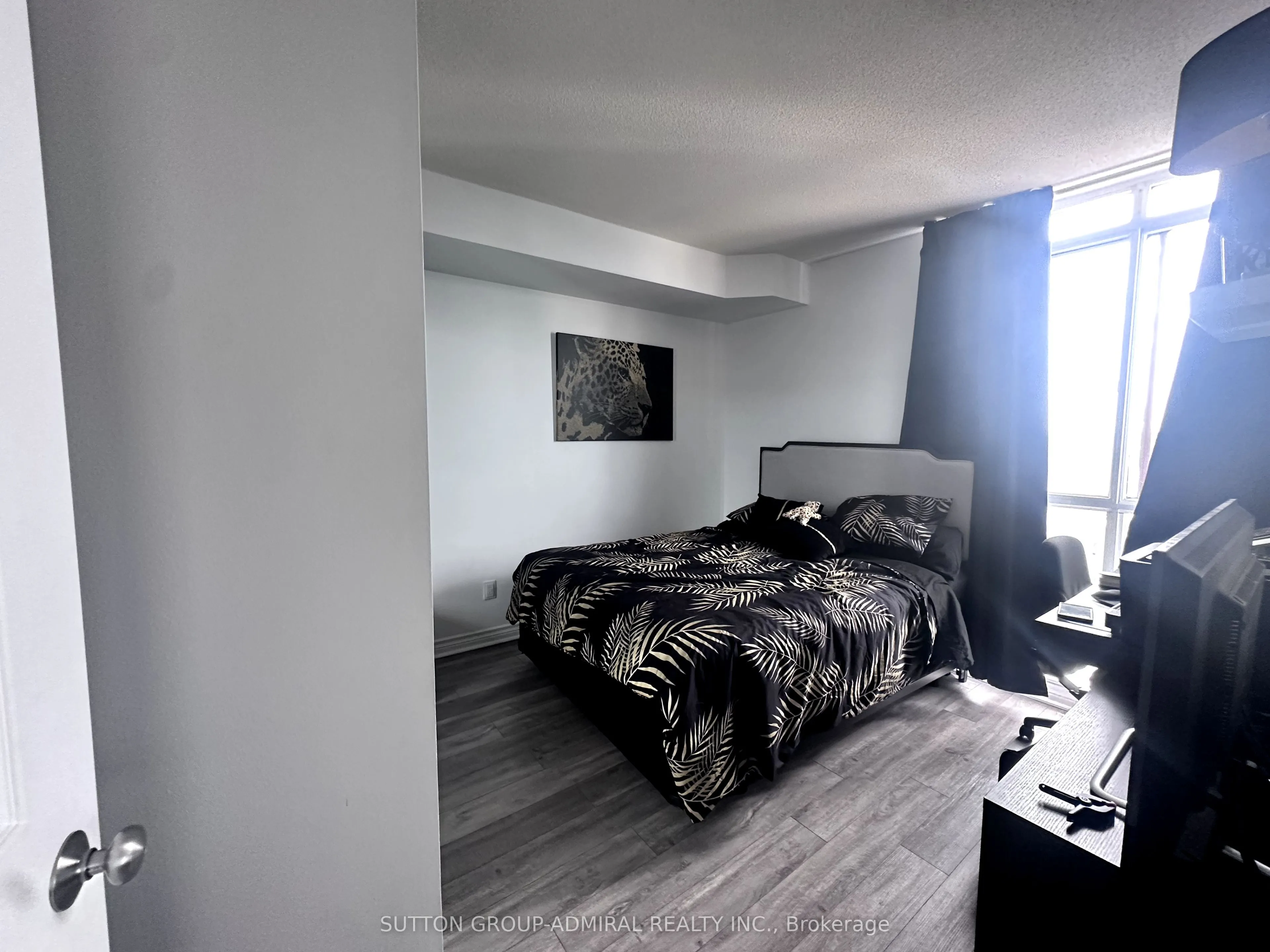 736 Bay Street, #2905