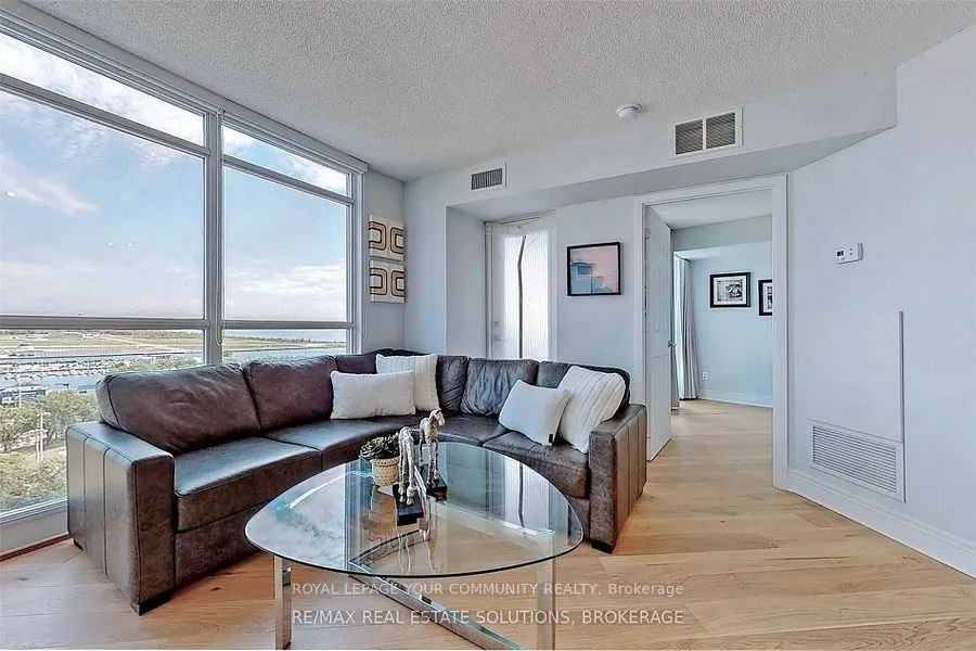 219 Fort York Boulevard, #1808
