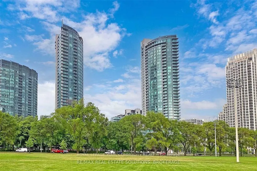 219 Fort York Boulevard, #1808