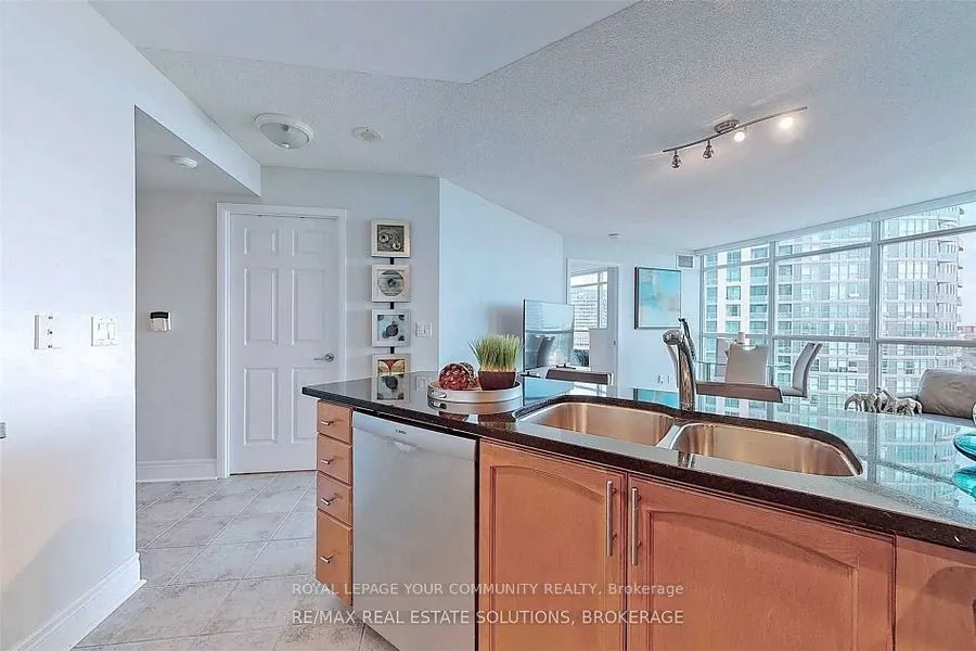 219 Fort York Boulevard, #1808
