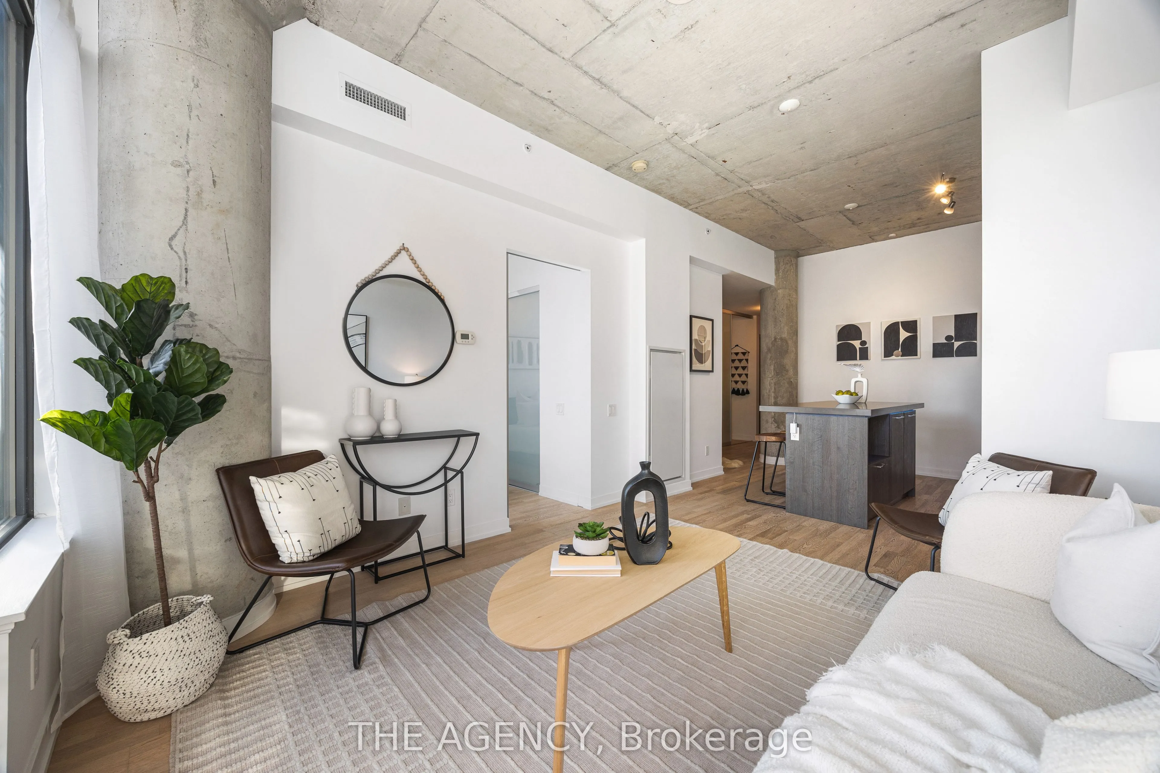 560 King Street W, #1011