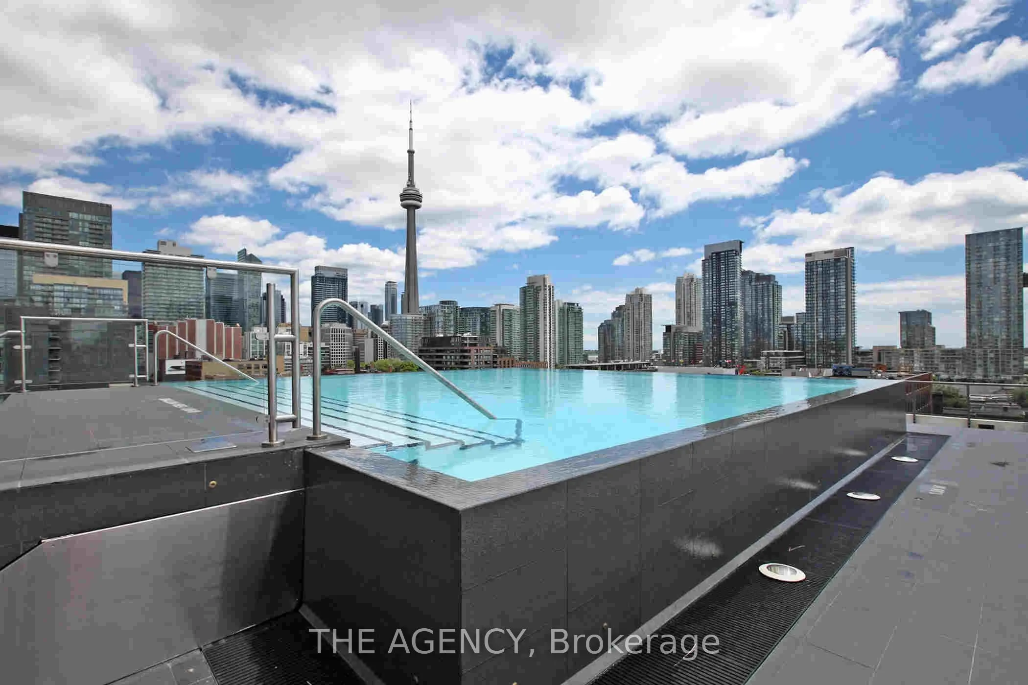 560 King Street W, #1011