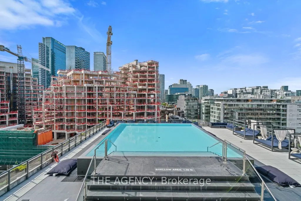 560 King Street W, #1011