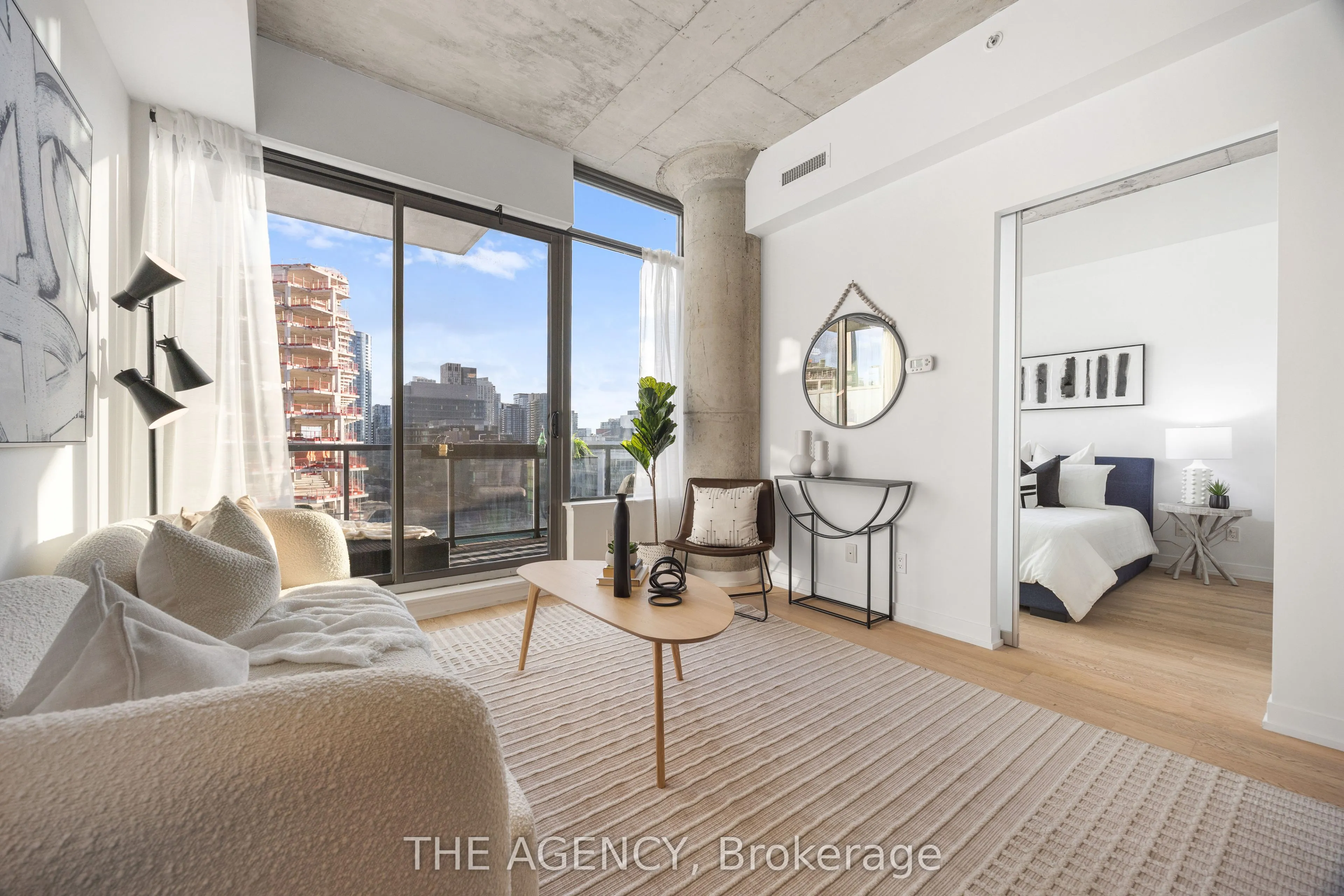 560 King Street W, #1011