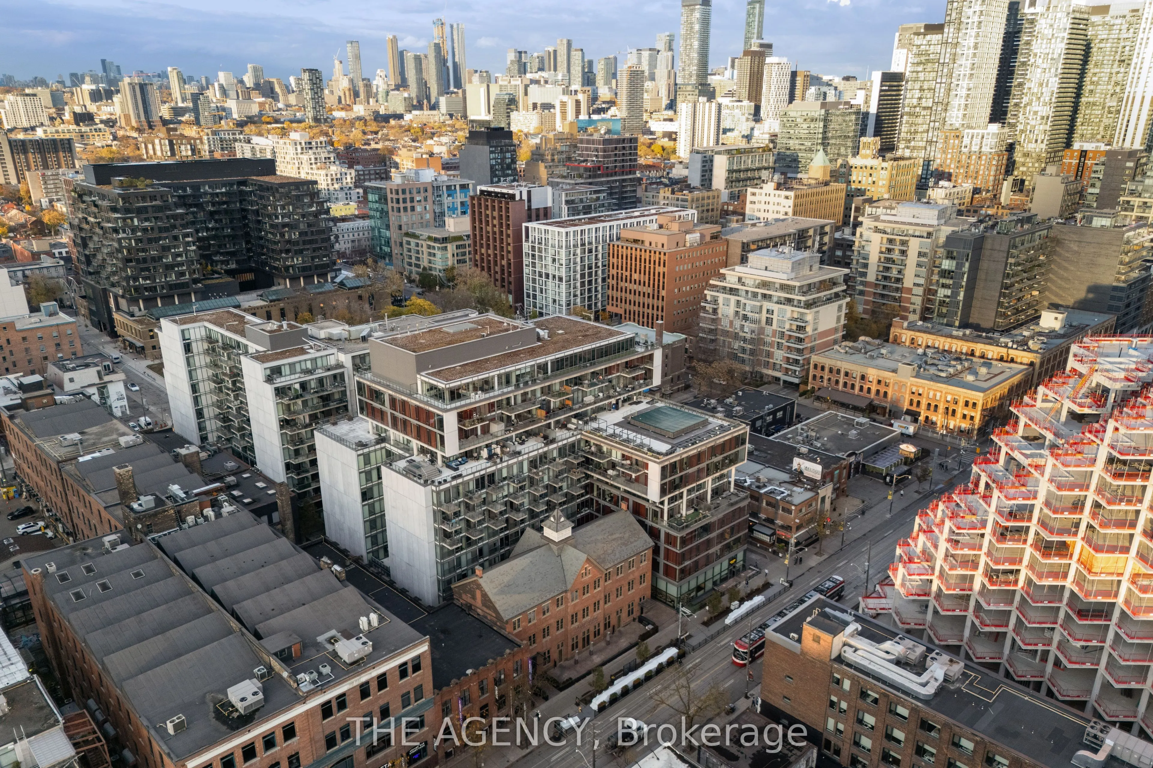 560 King Street W, #1011