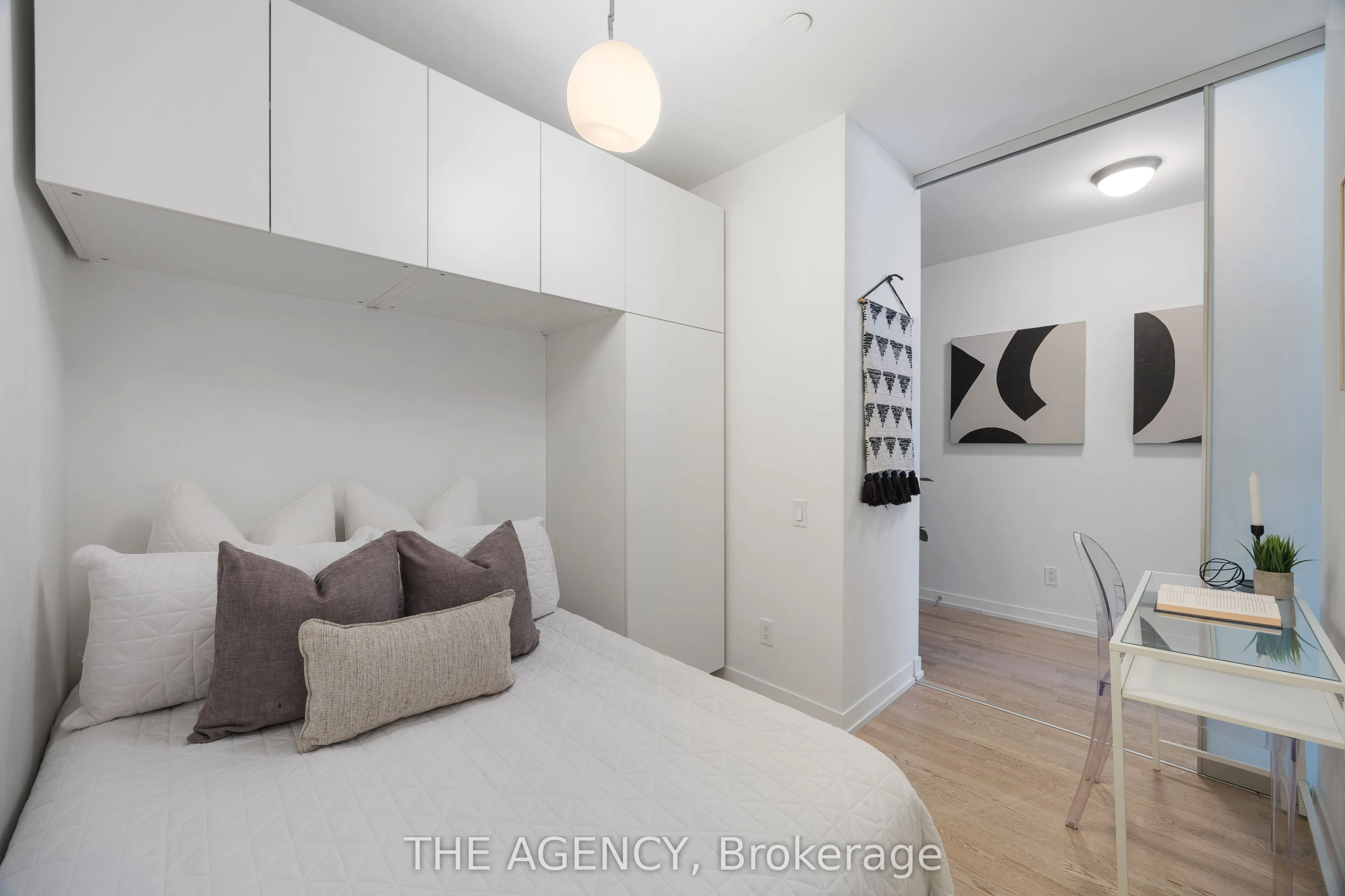 560 King Street W, #1011