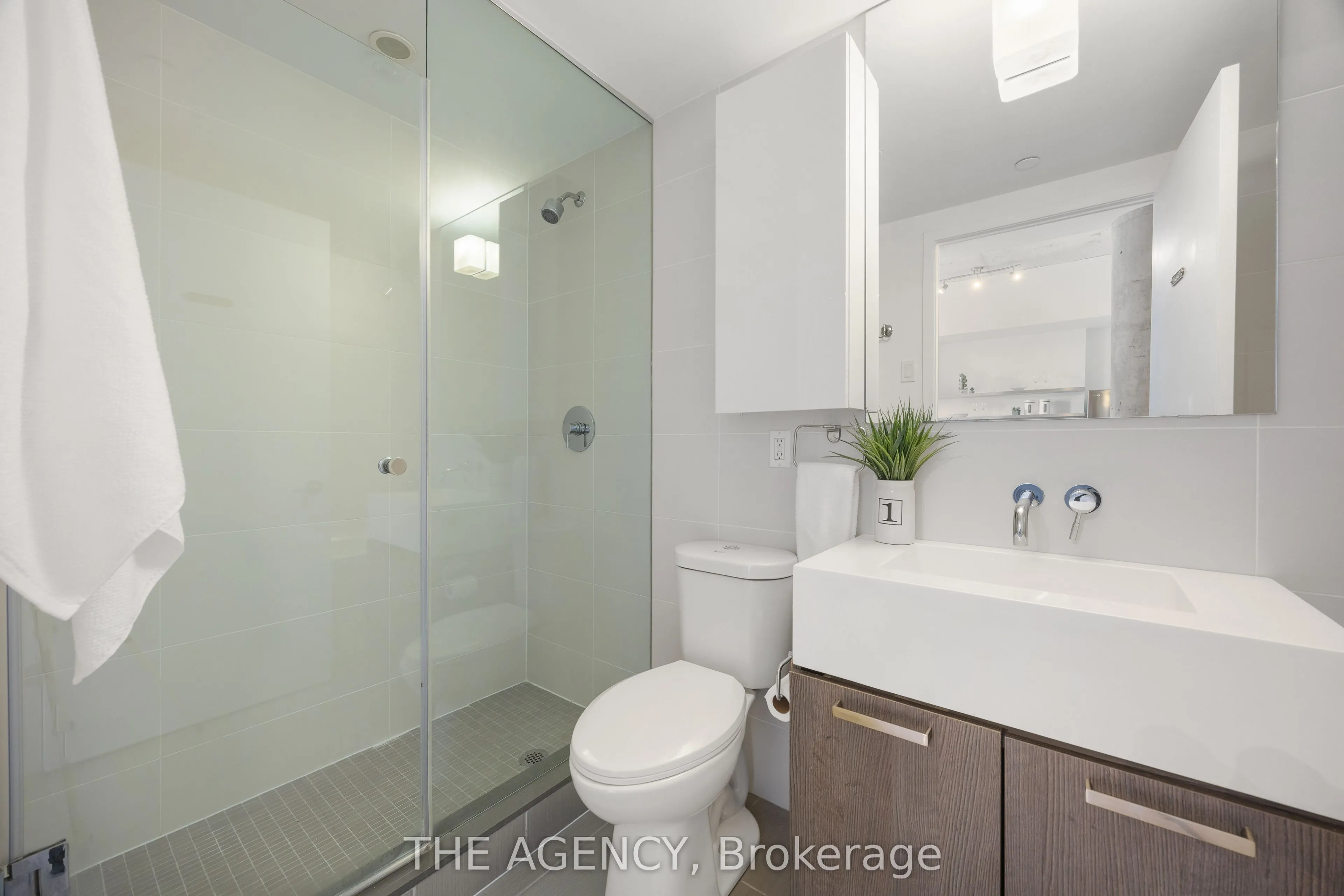 560 King Street W, #1011